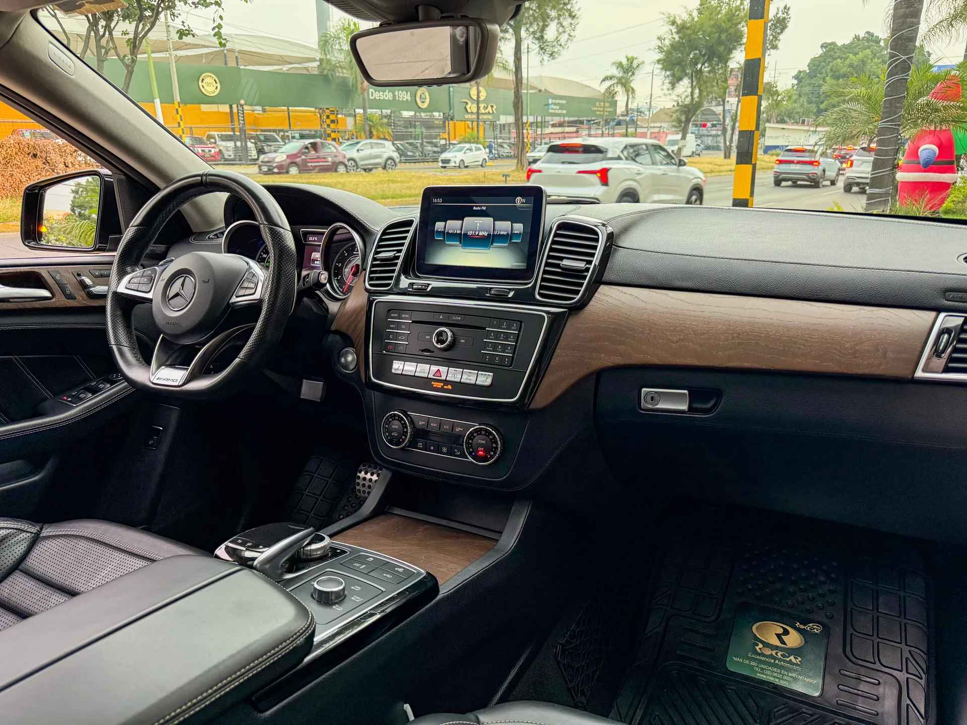 Car image 16