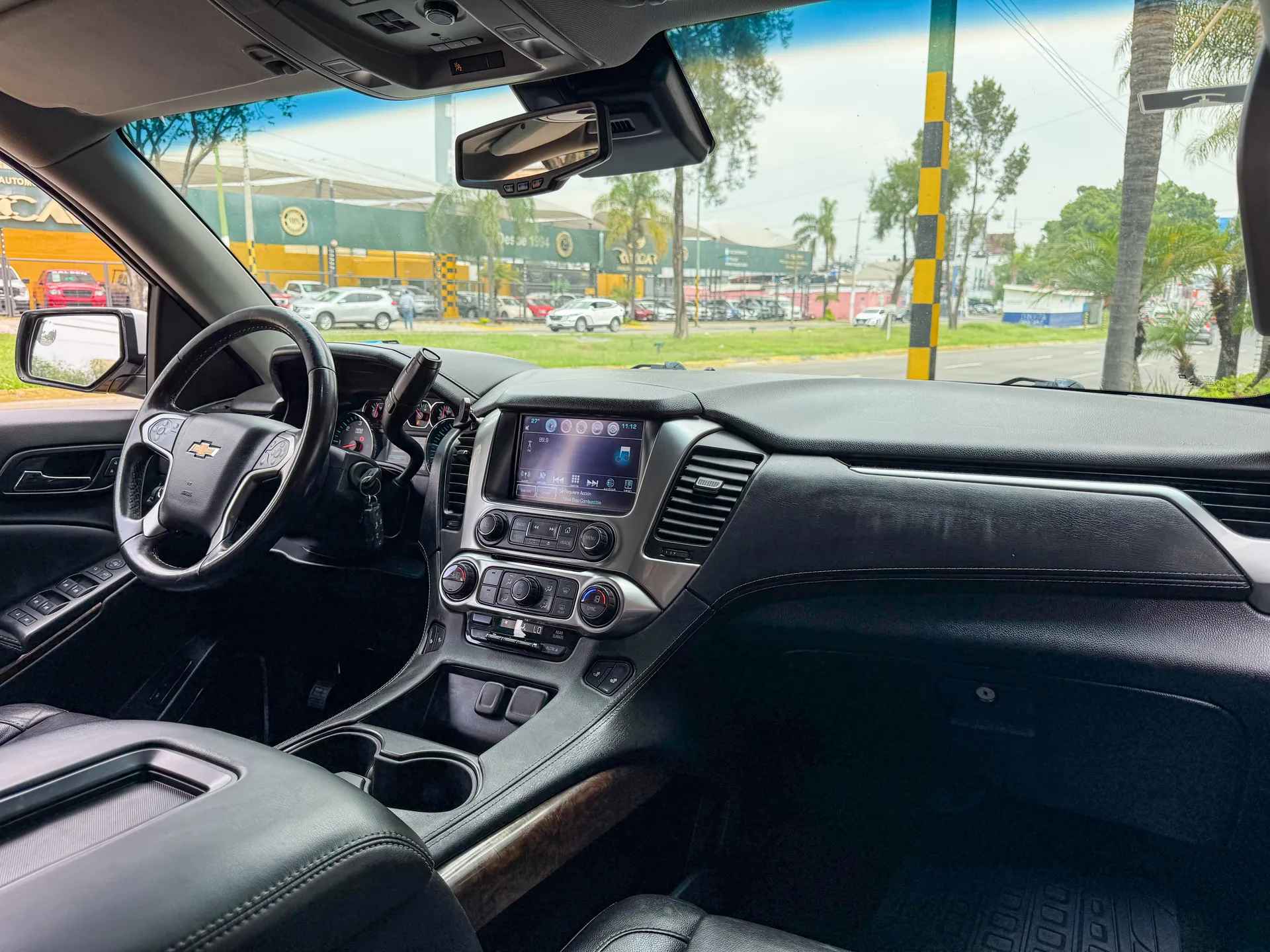 Car image 12