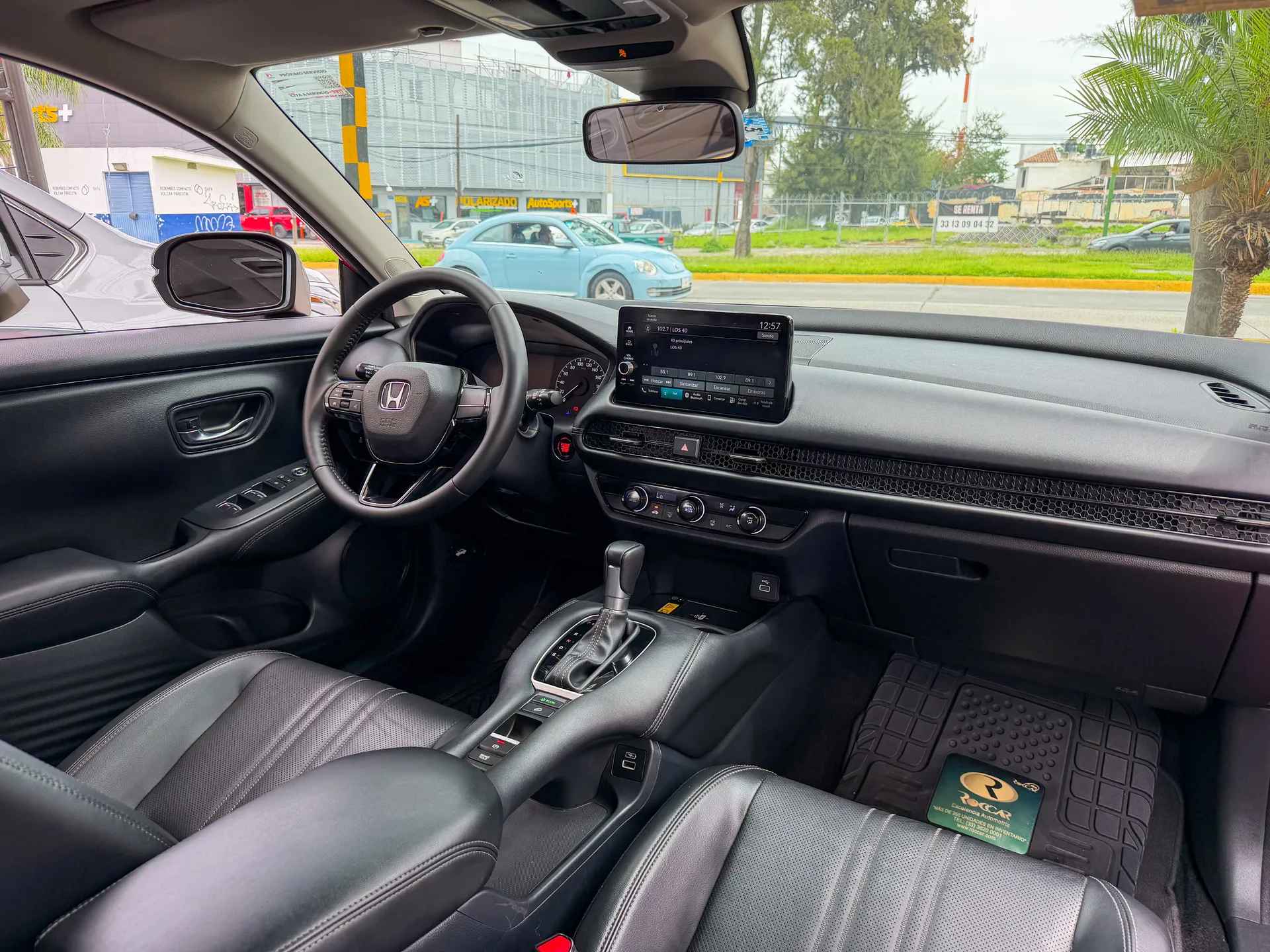 Car image 14