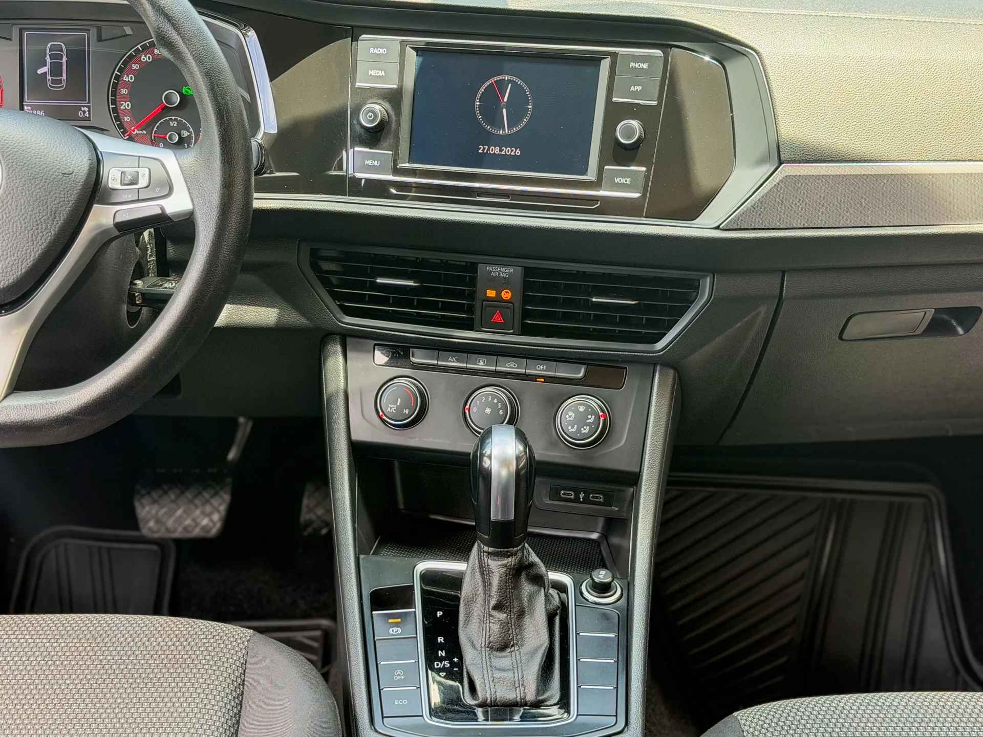 Car image 11