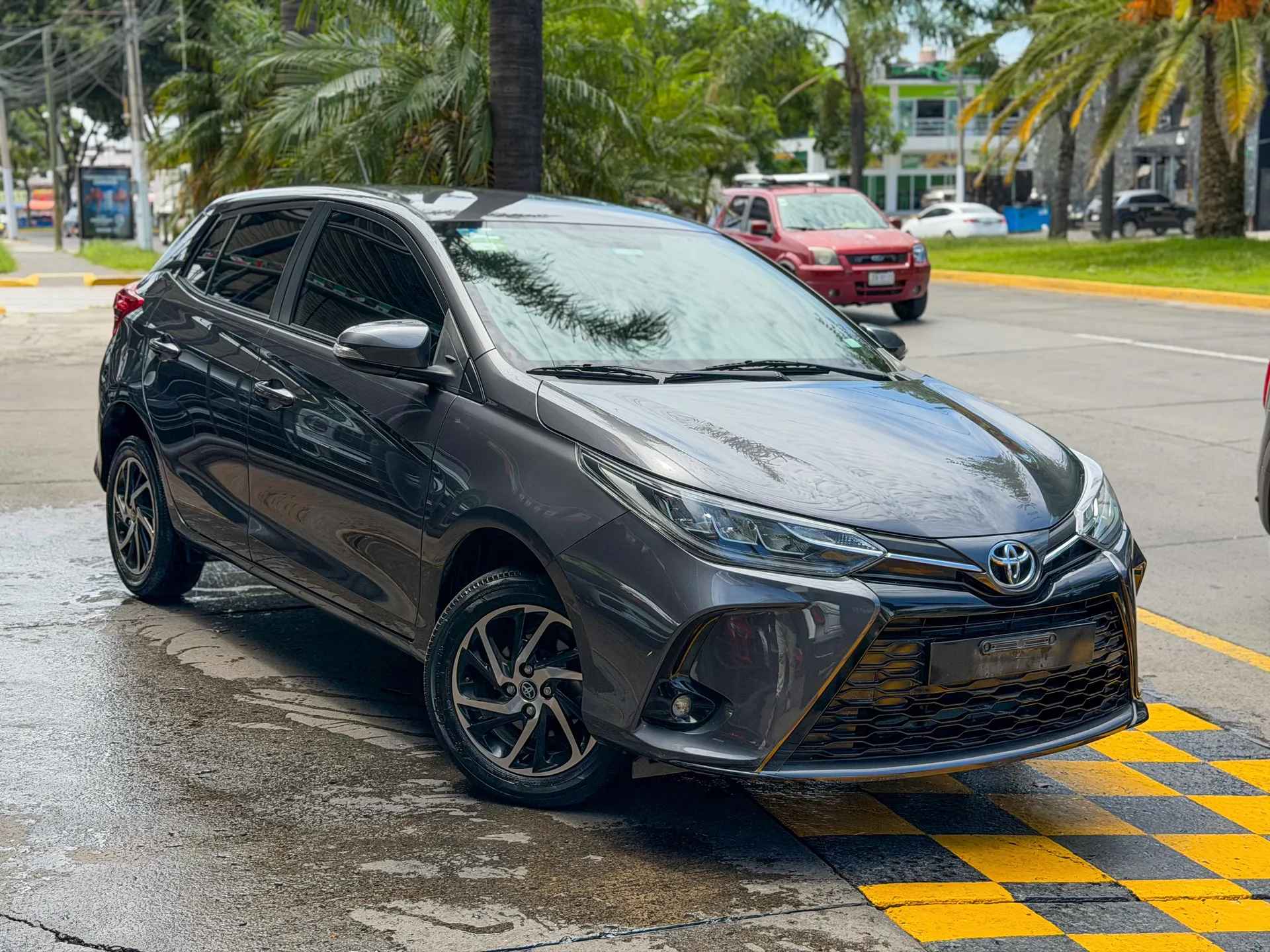 Car image 4