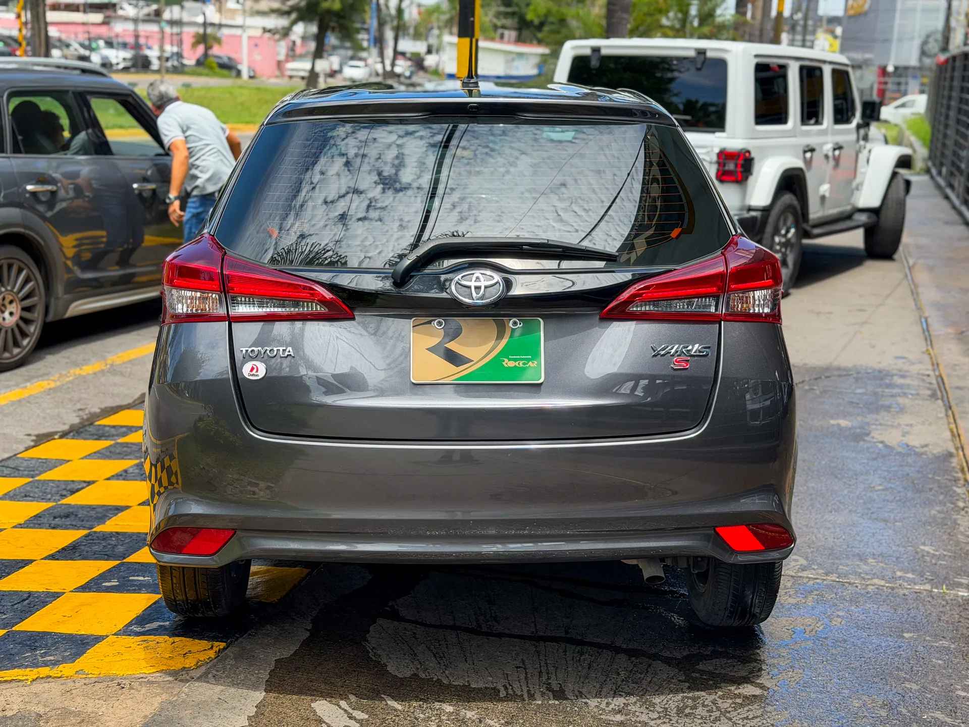 Car image 8