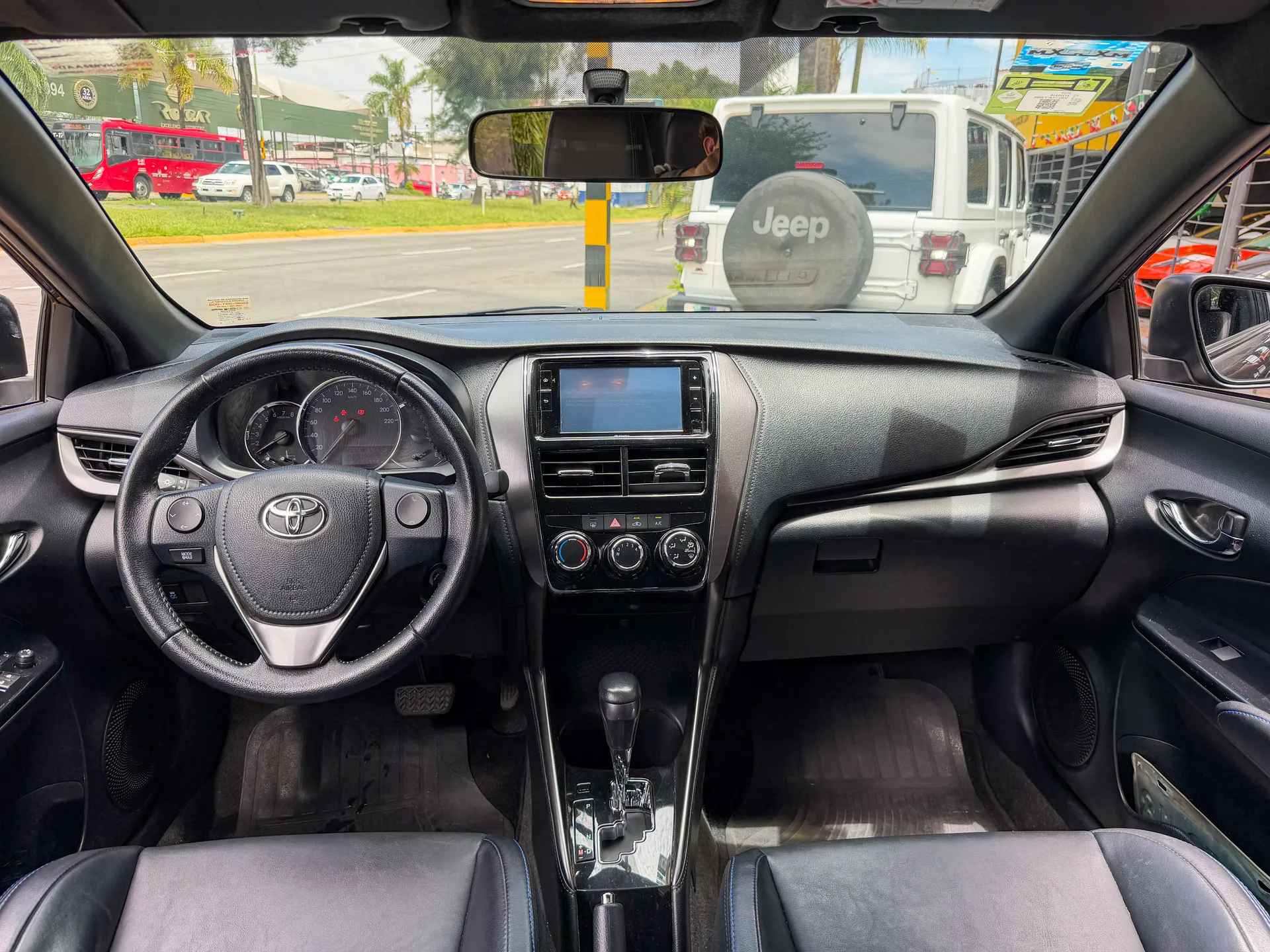 Car image 9