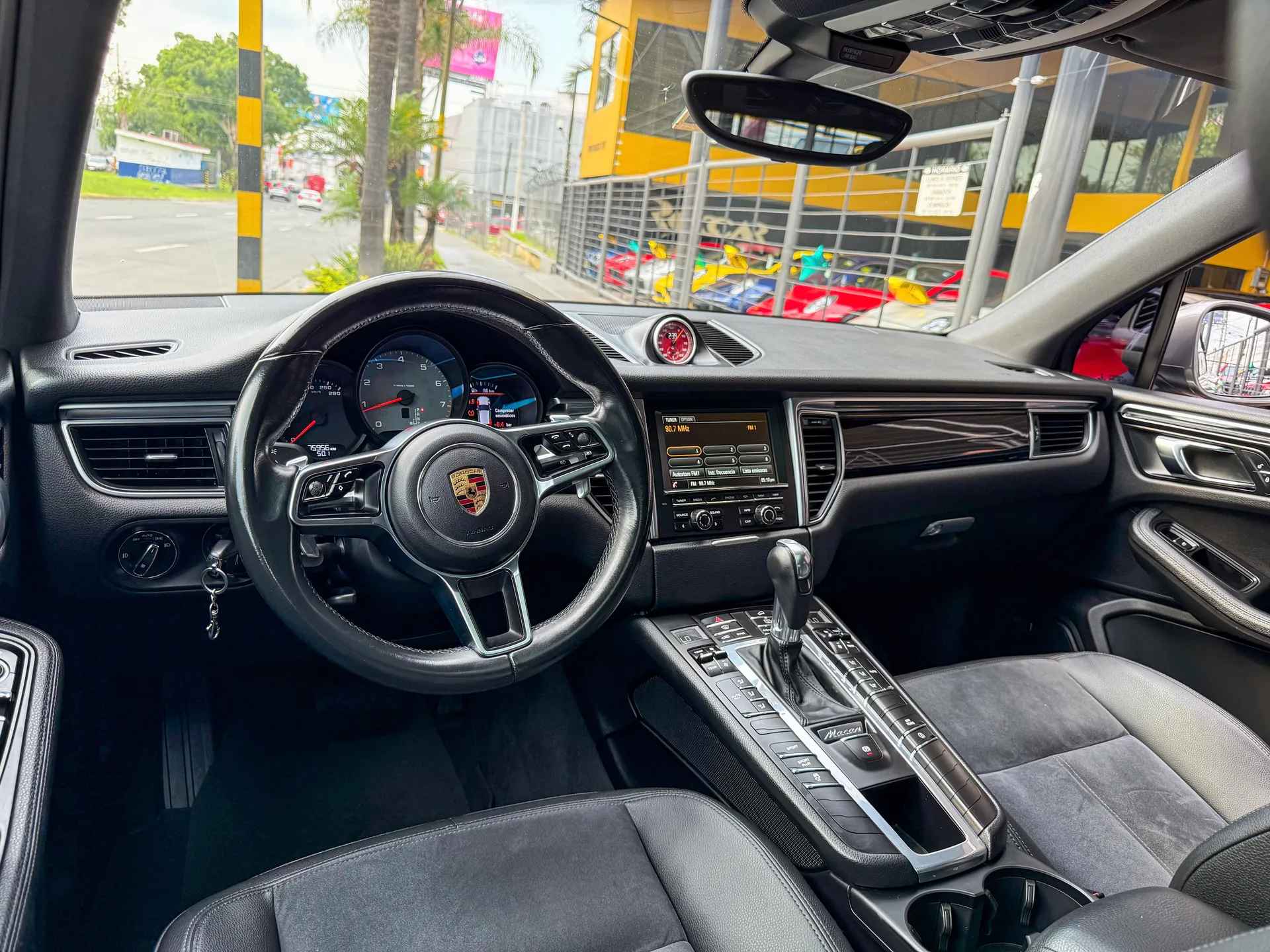 Car image 9