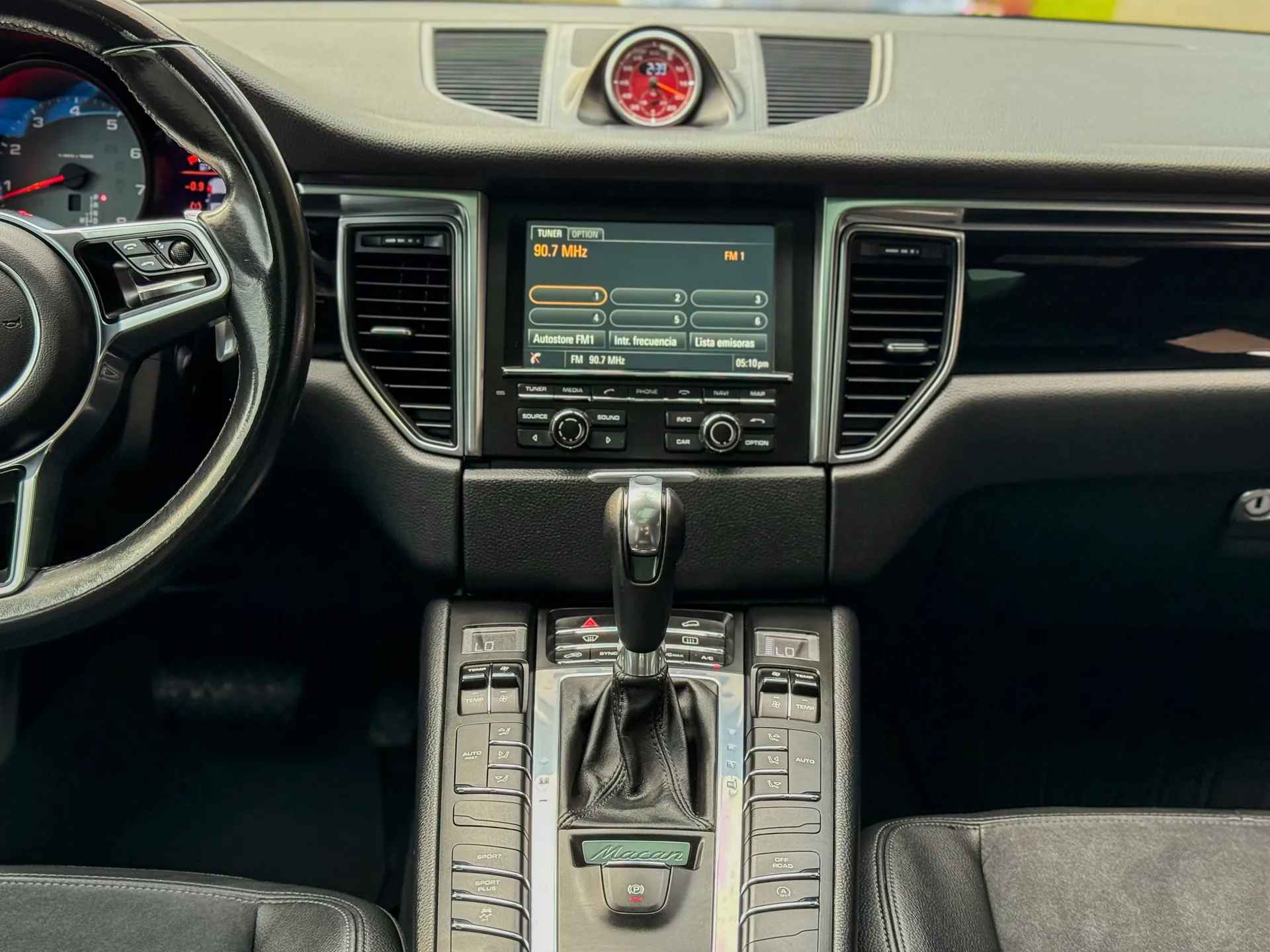 Car image 11