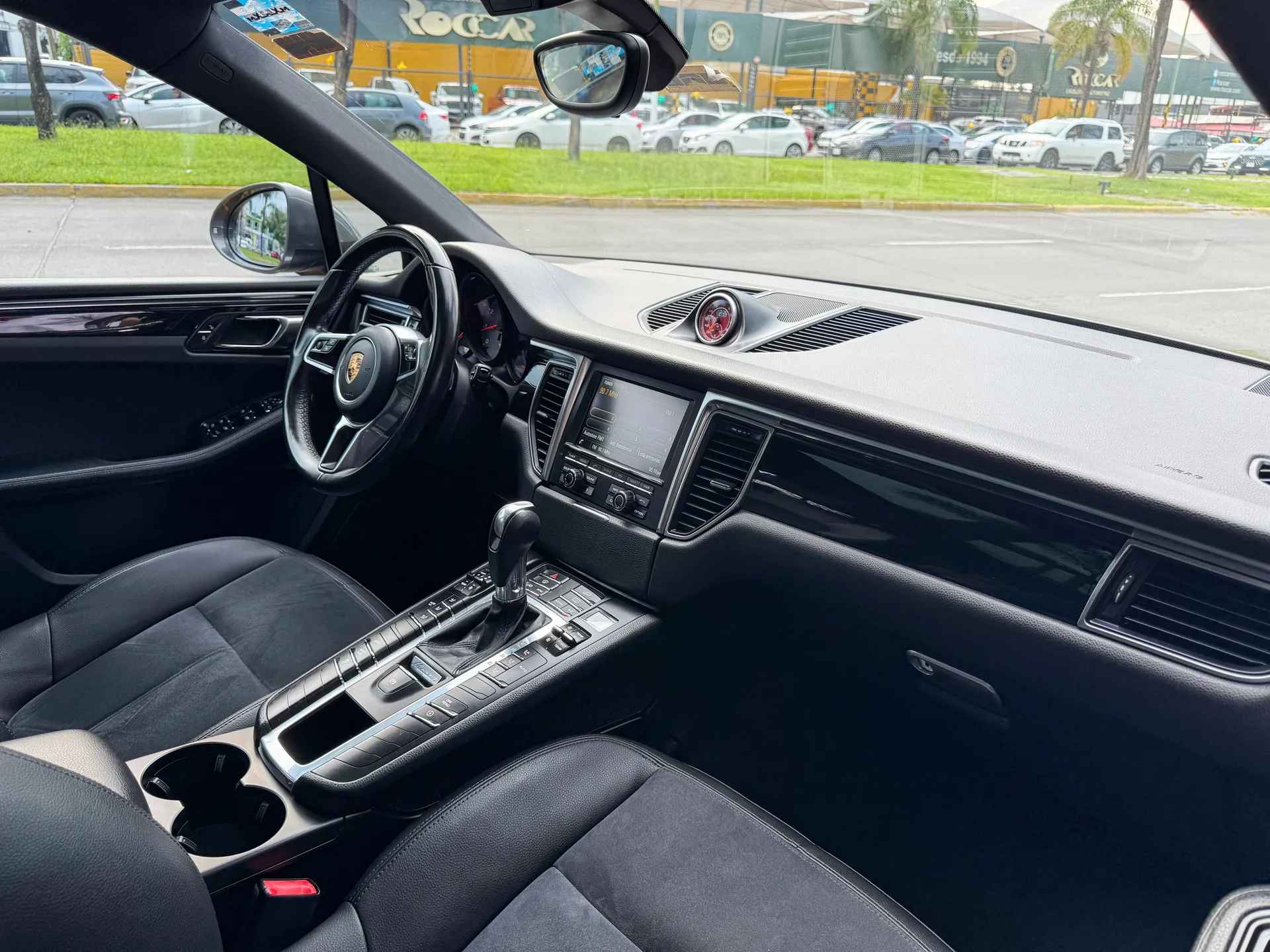 Car image 13