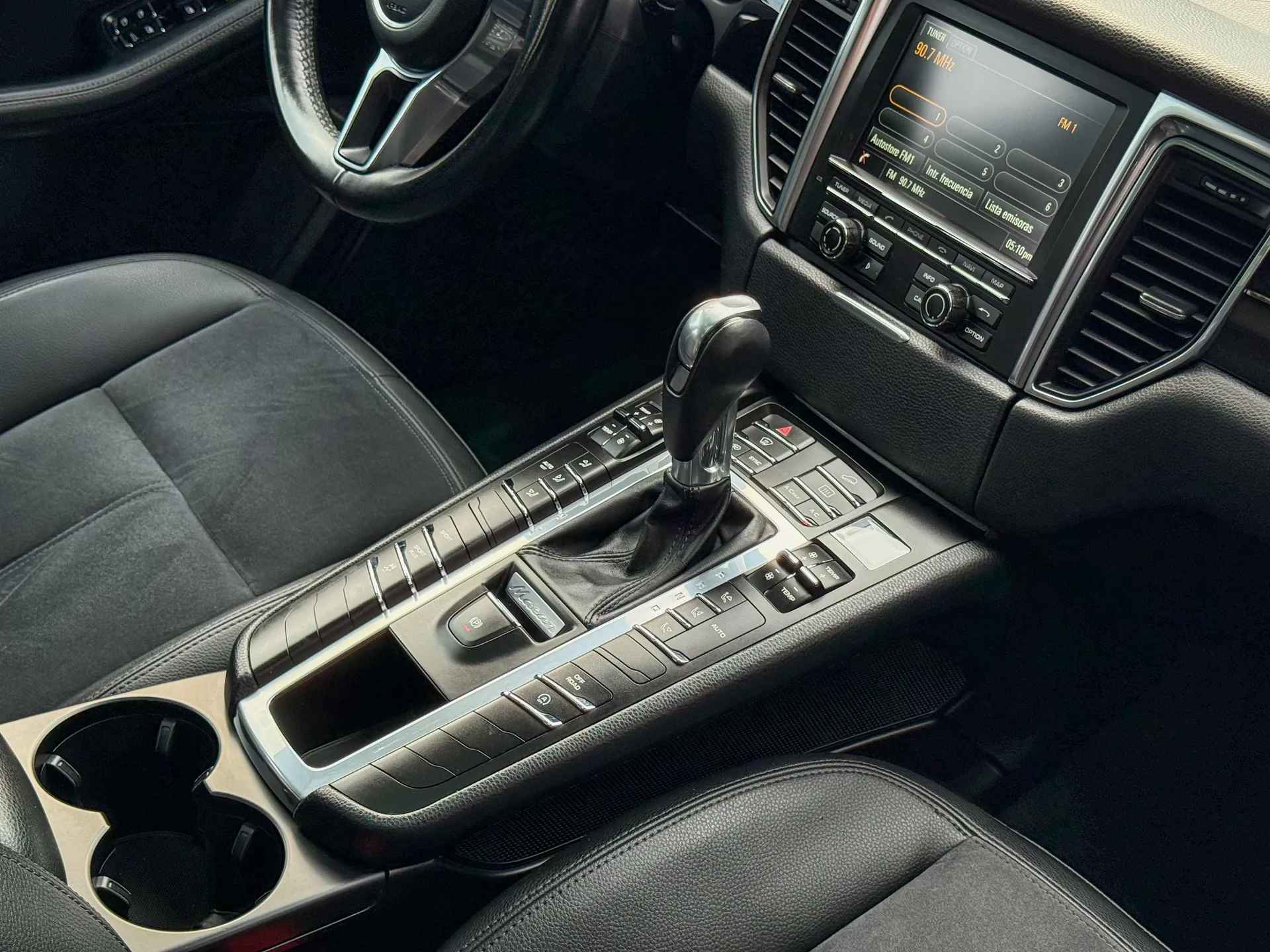 Car image 14