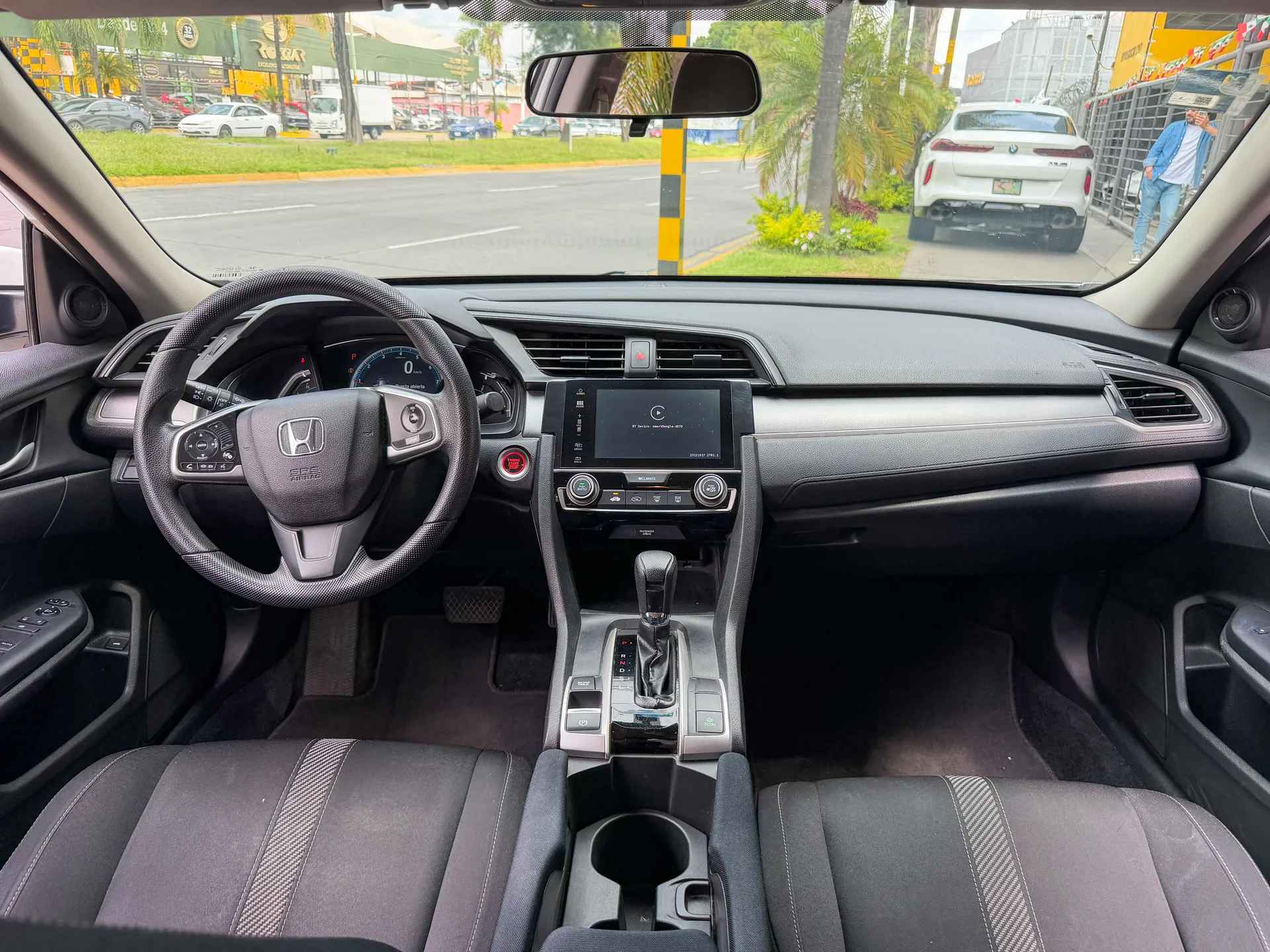 Car image 10