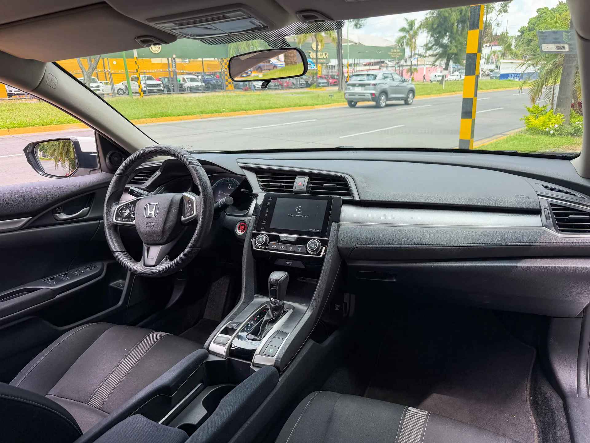 Car image 14