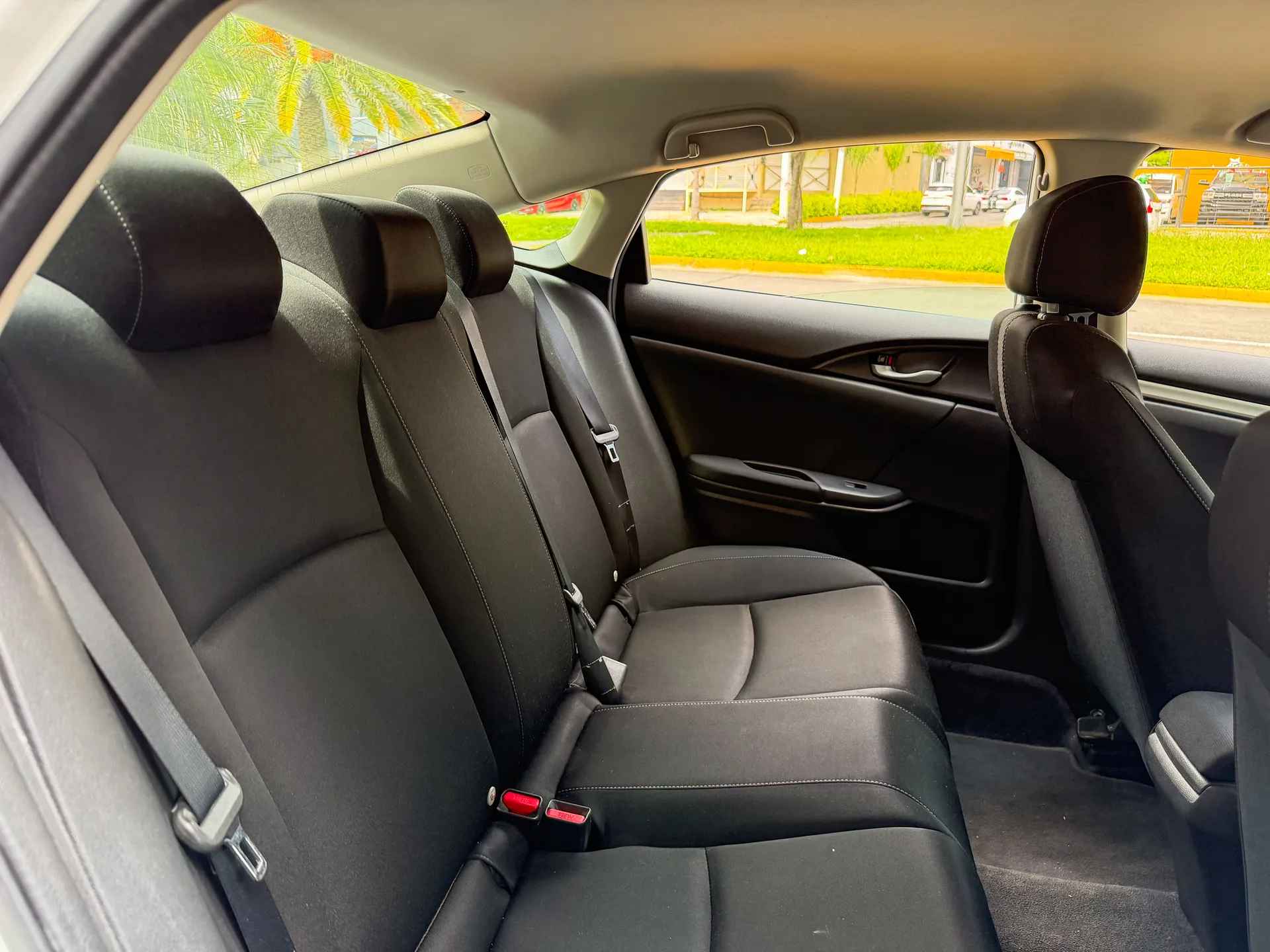 Car image 17