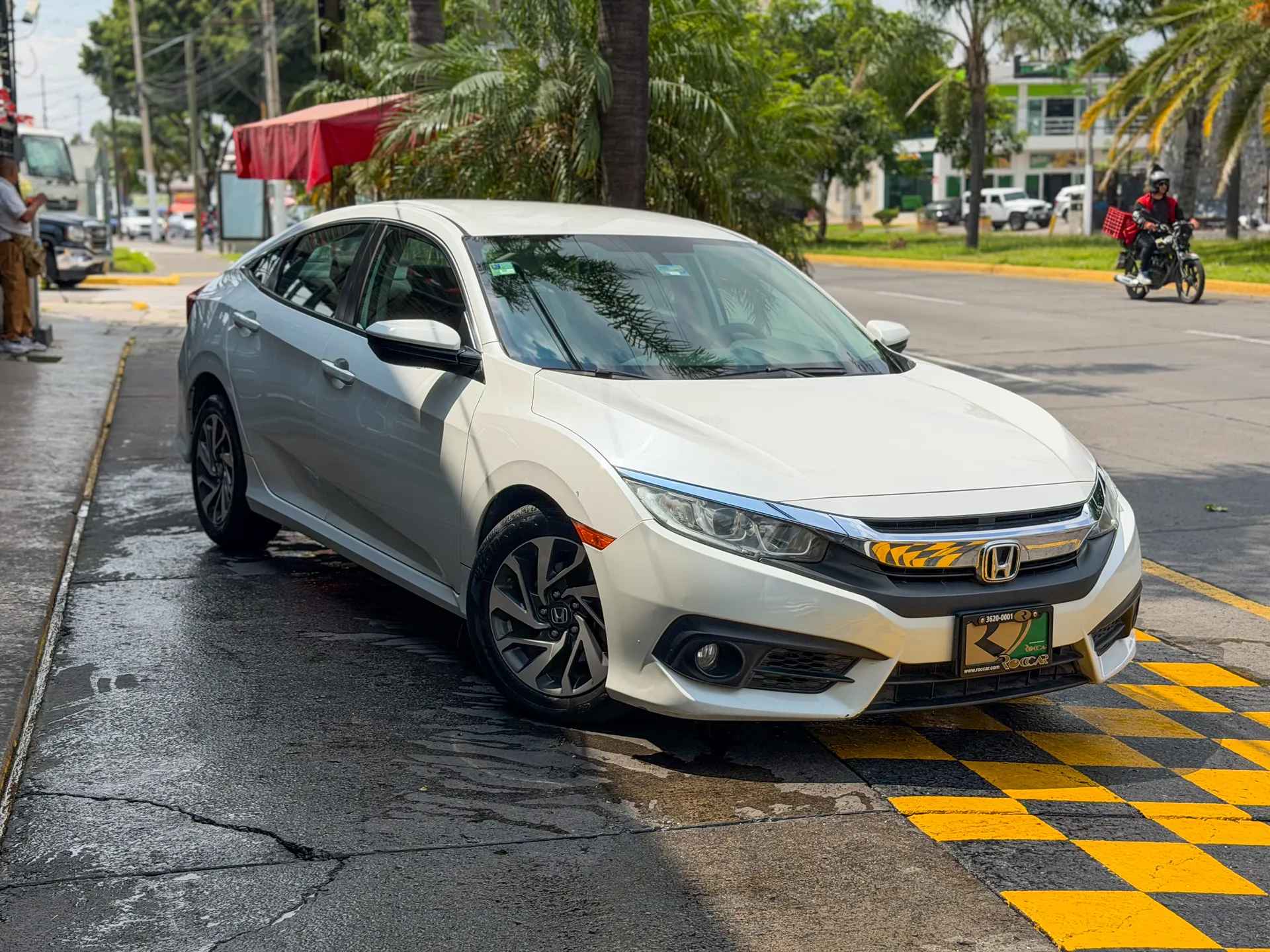 Car image 4