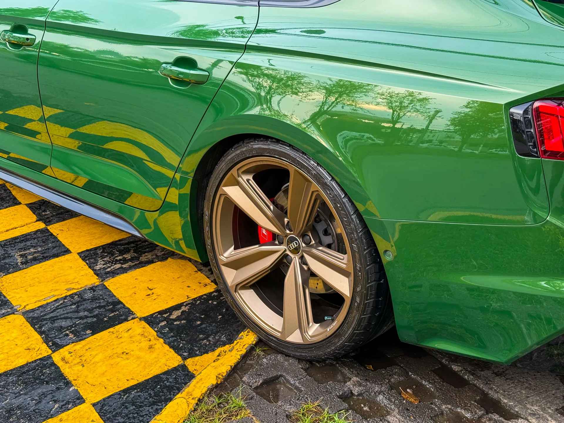Car image 10