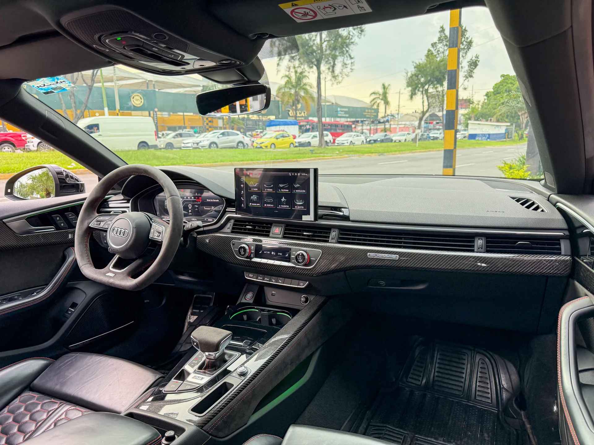 Car image 15