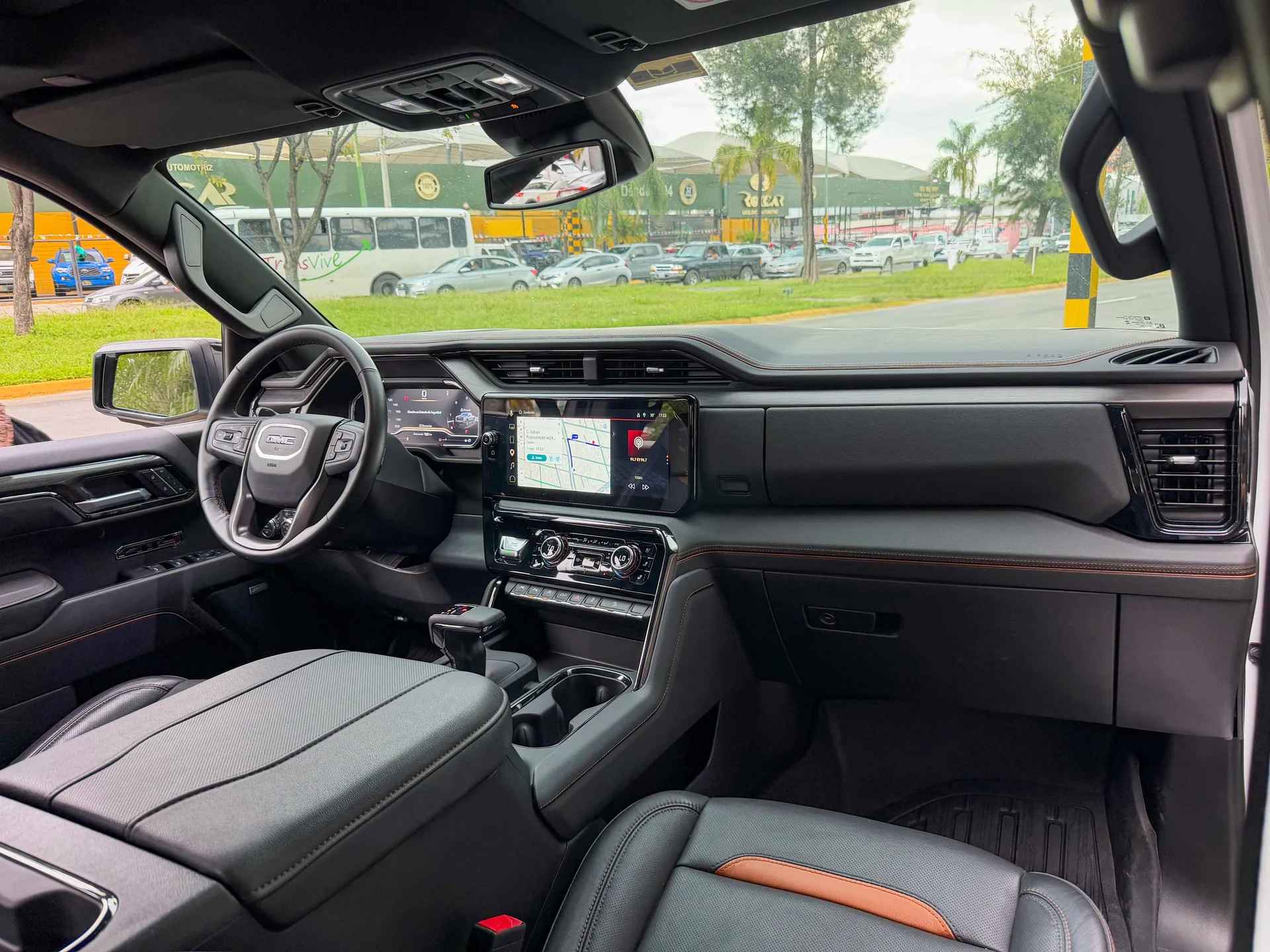 Car image 14