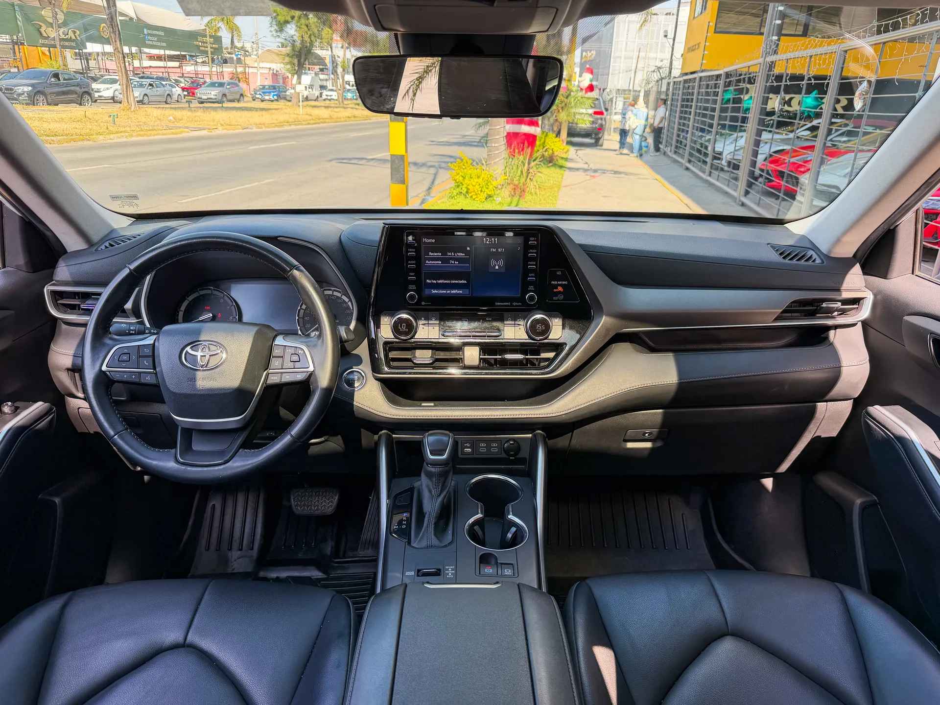 Car image 10