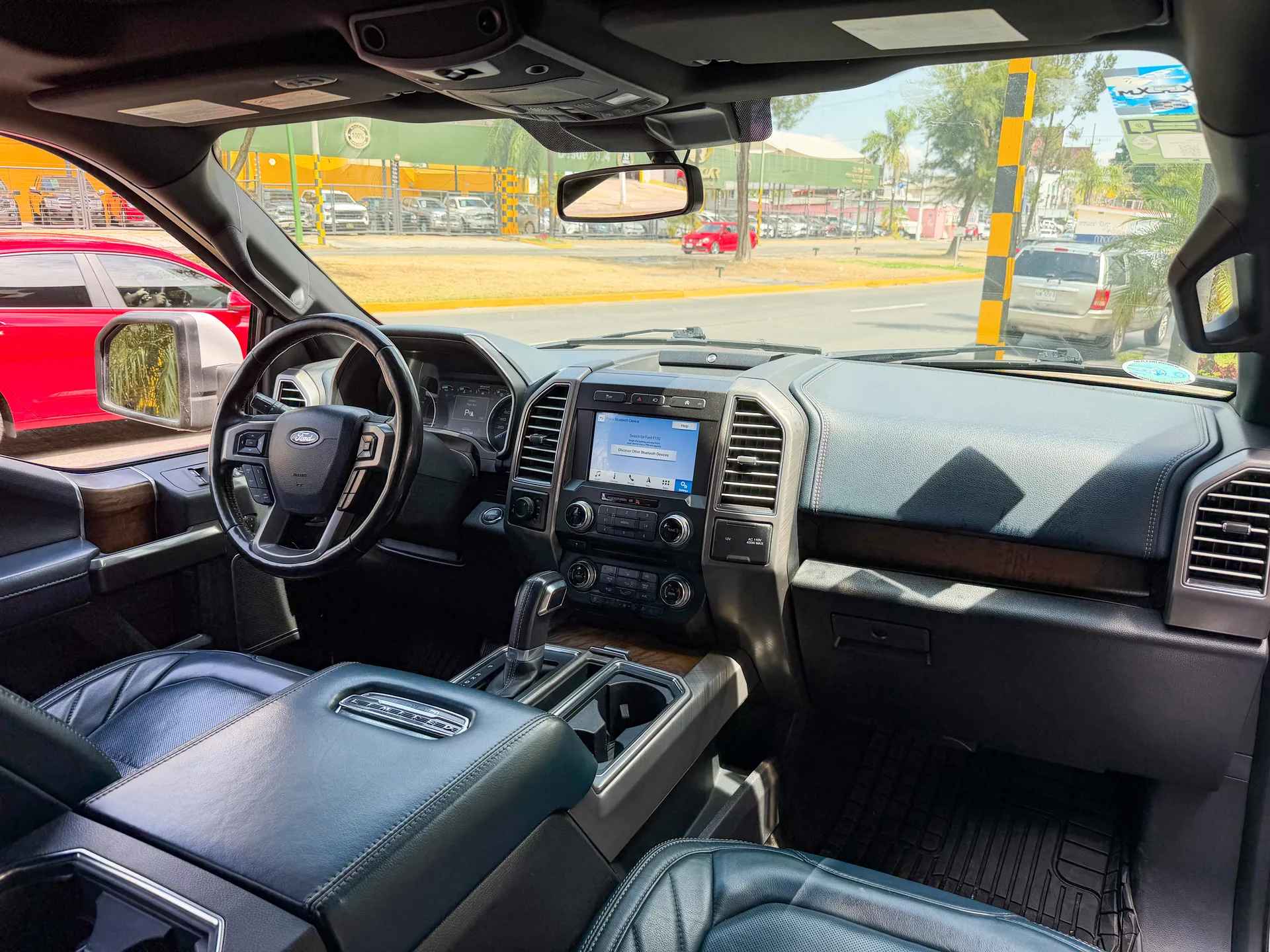Car image 14