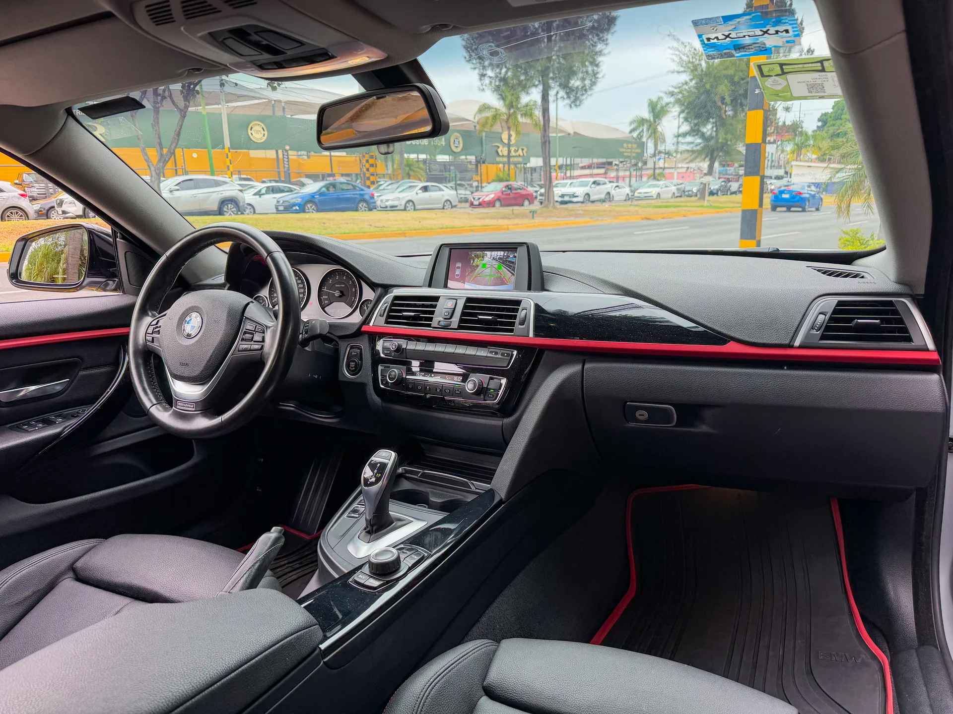 Car image 14