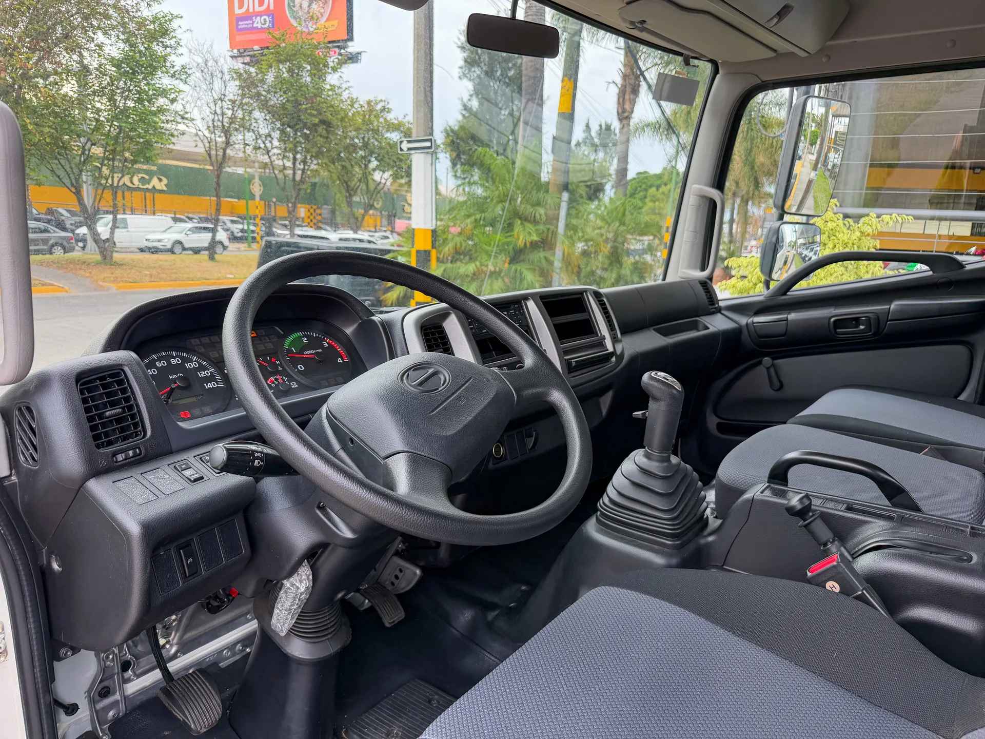Car image 17