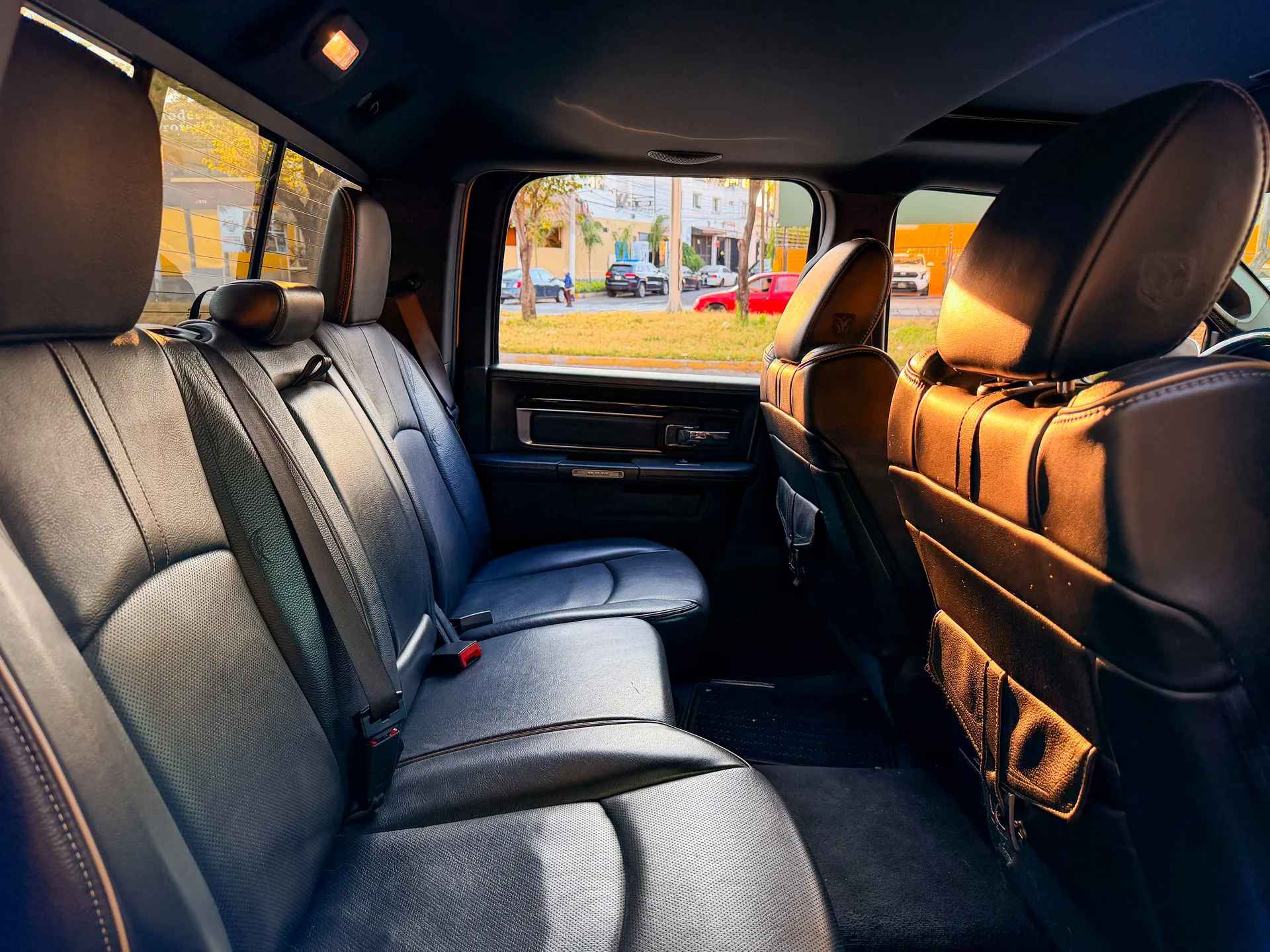Car image 17