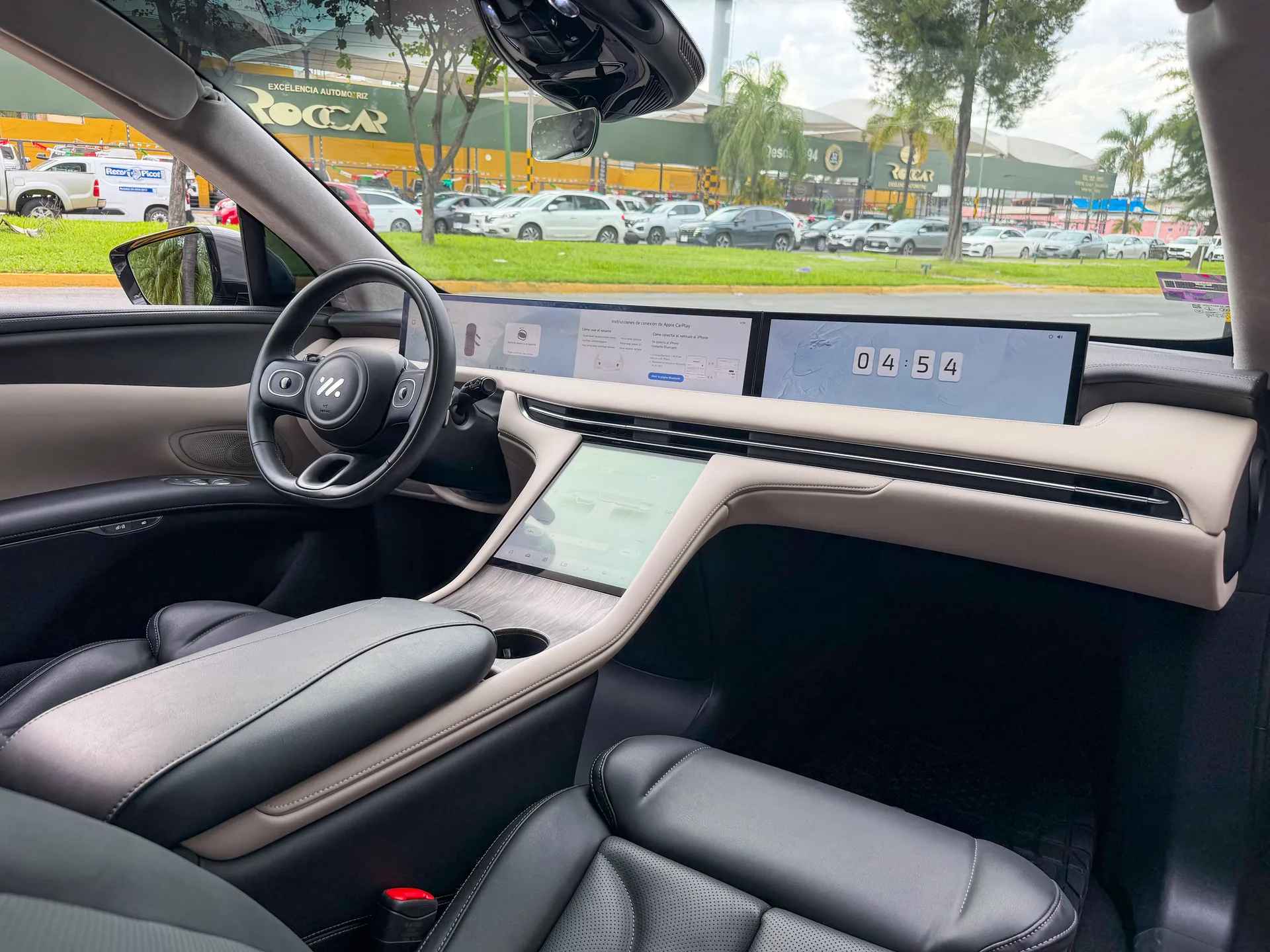 Car image 17