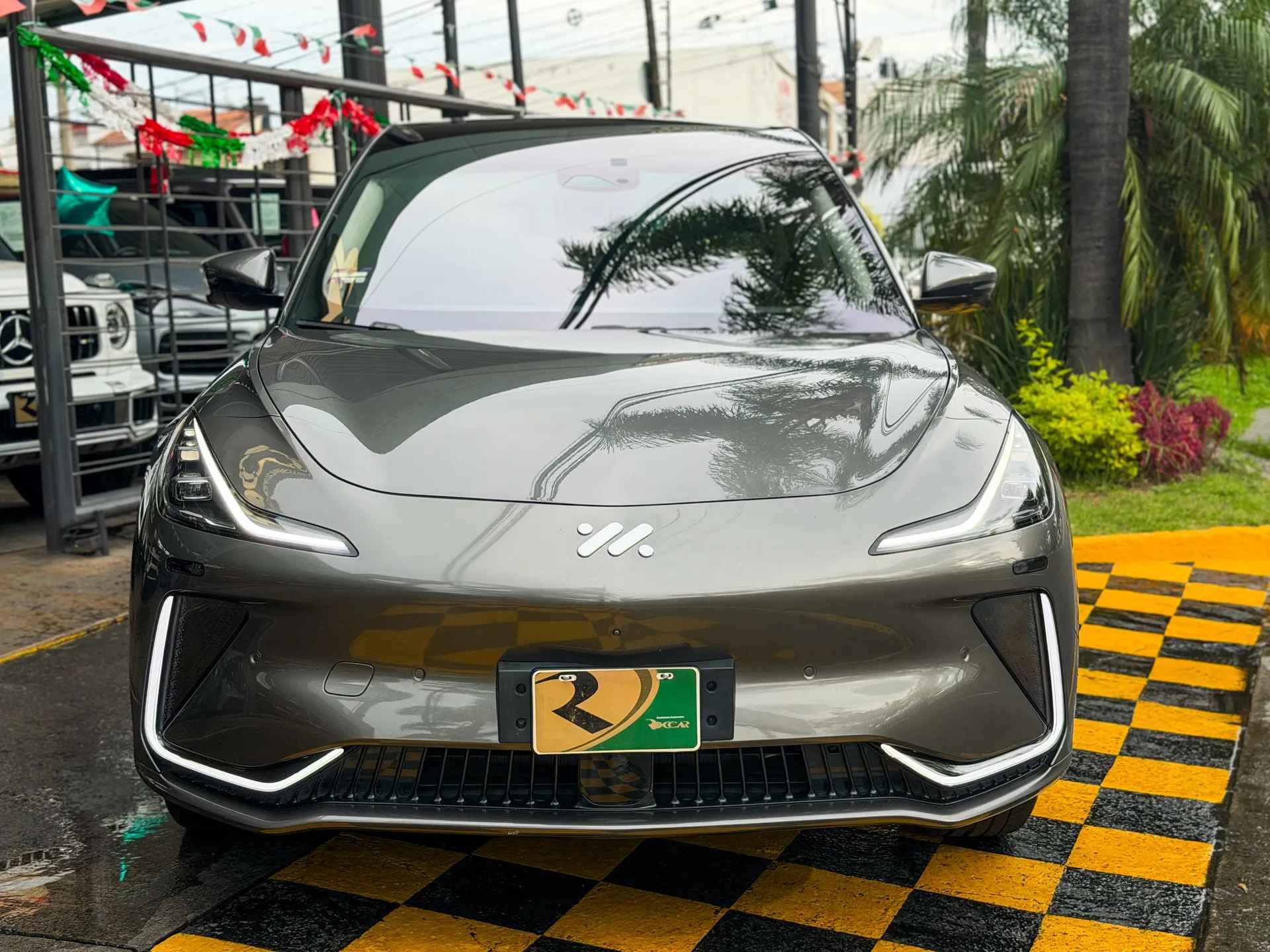 Car image 3