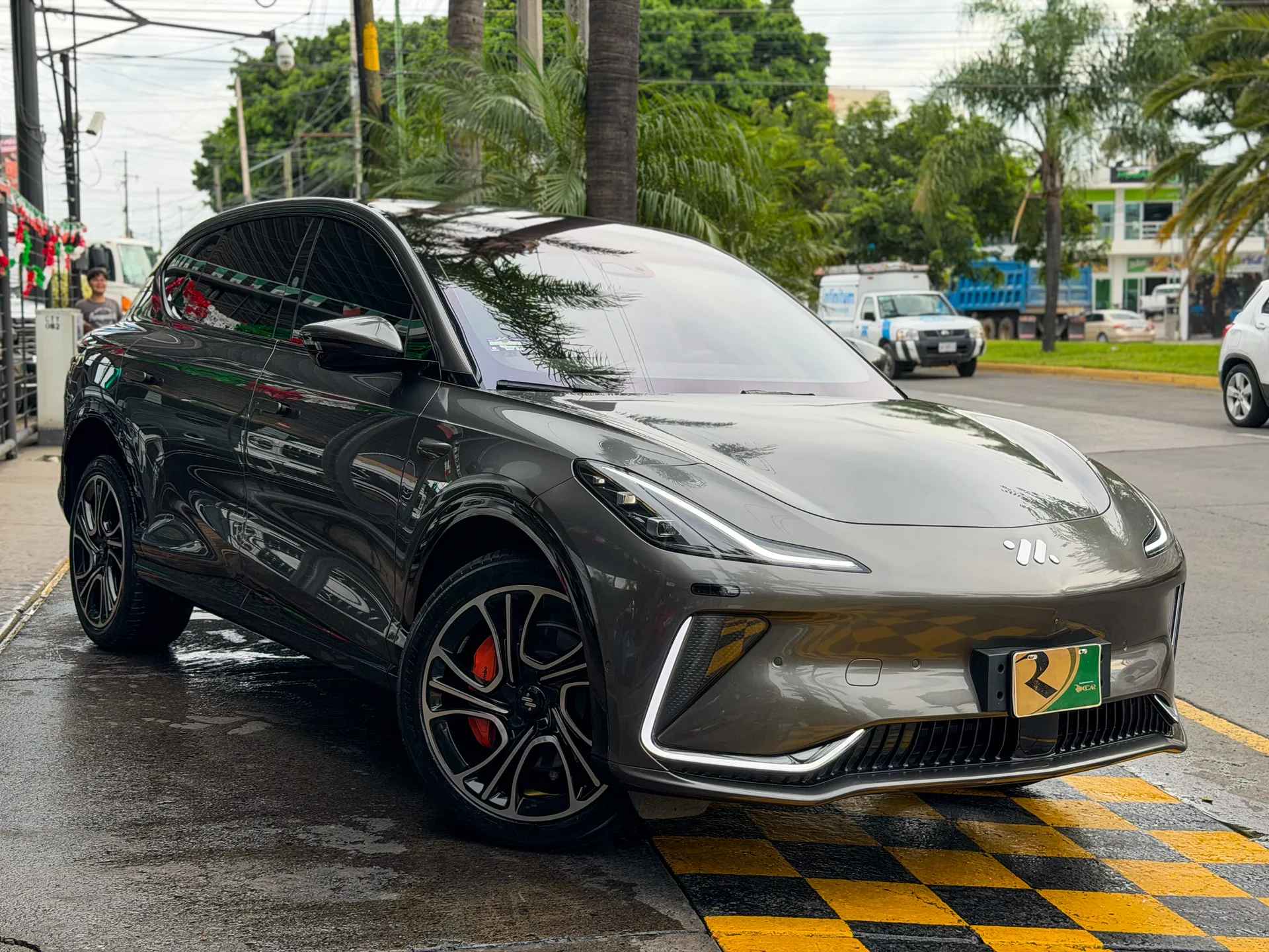 Car image 4