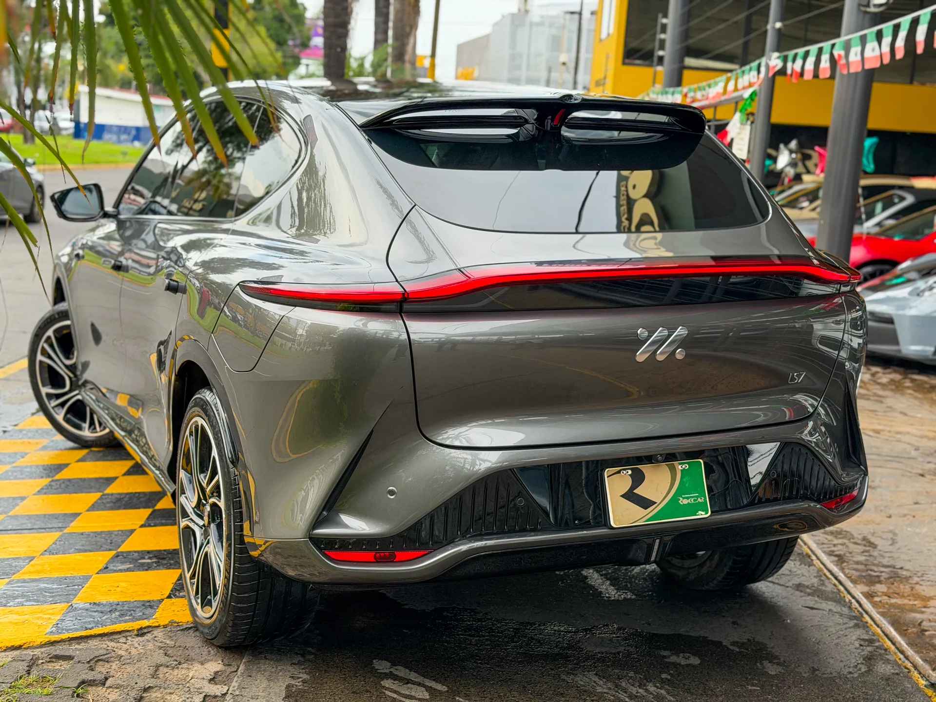 Car image 9