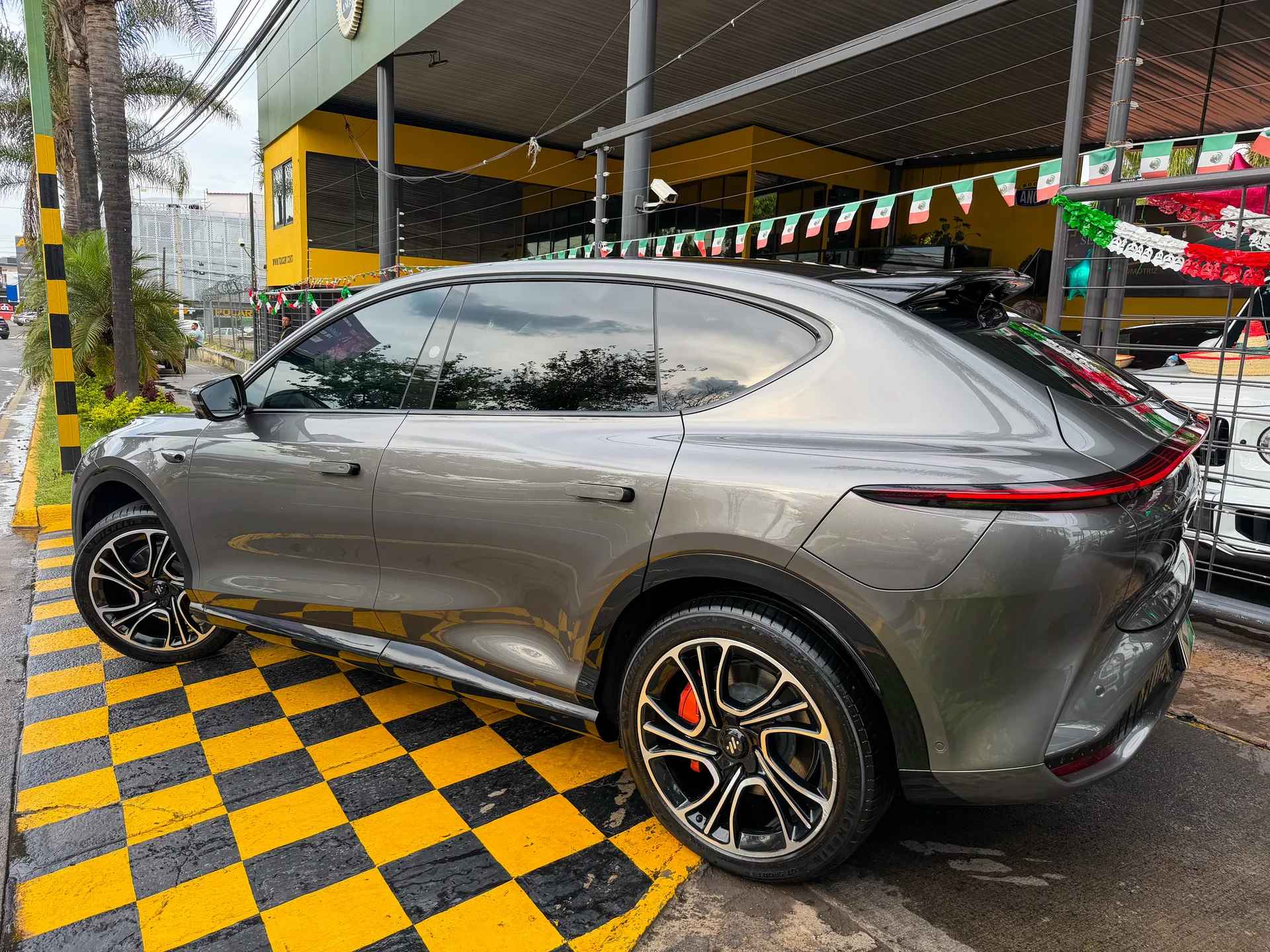 Car image 7