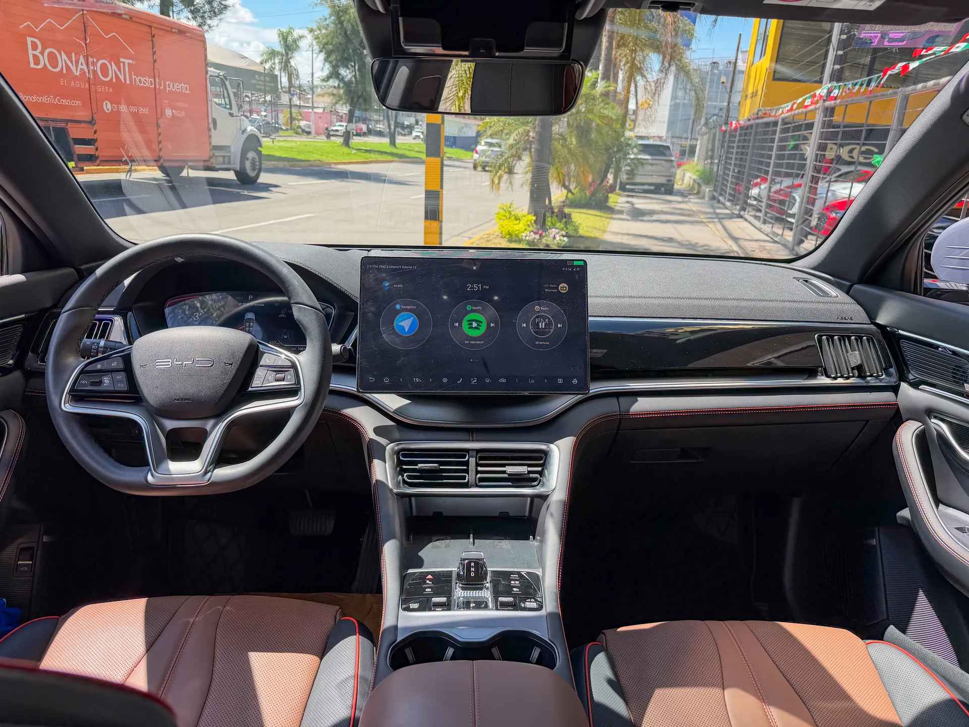 Car image 14