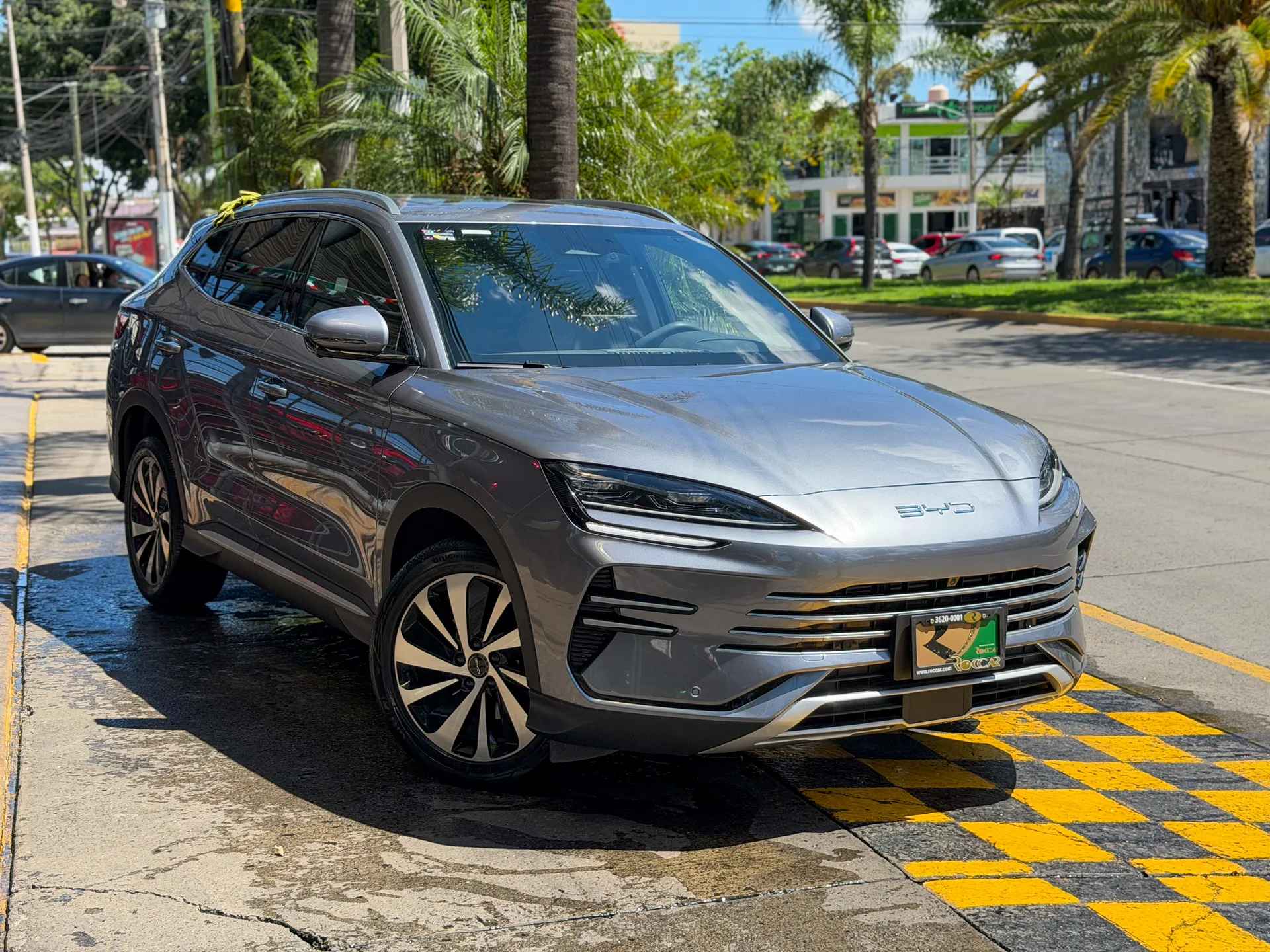 Car image 4