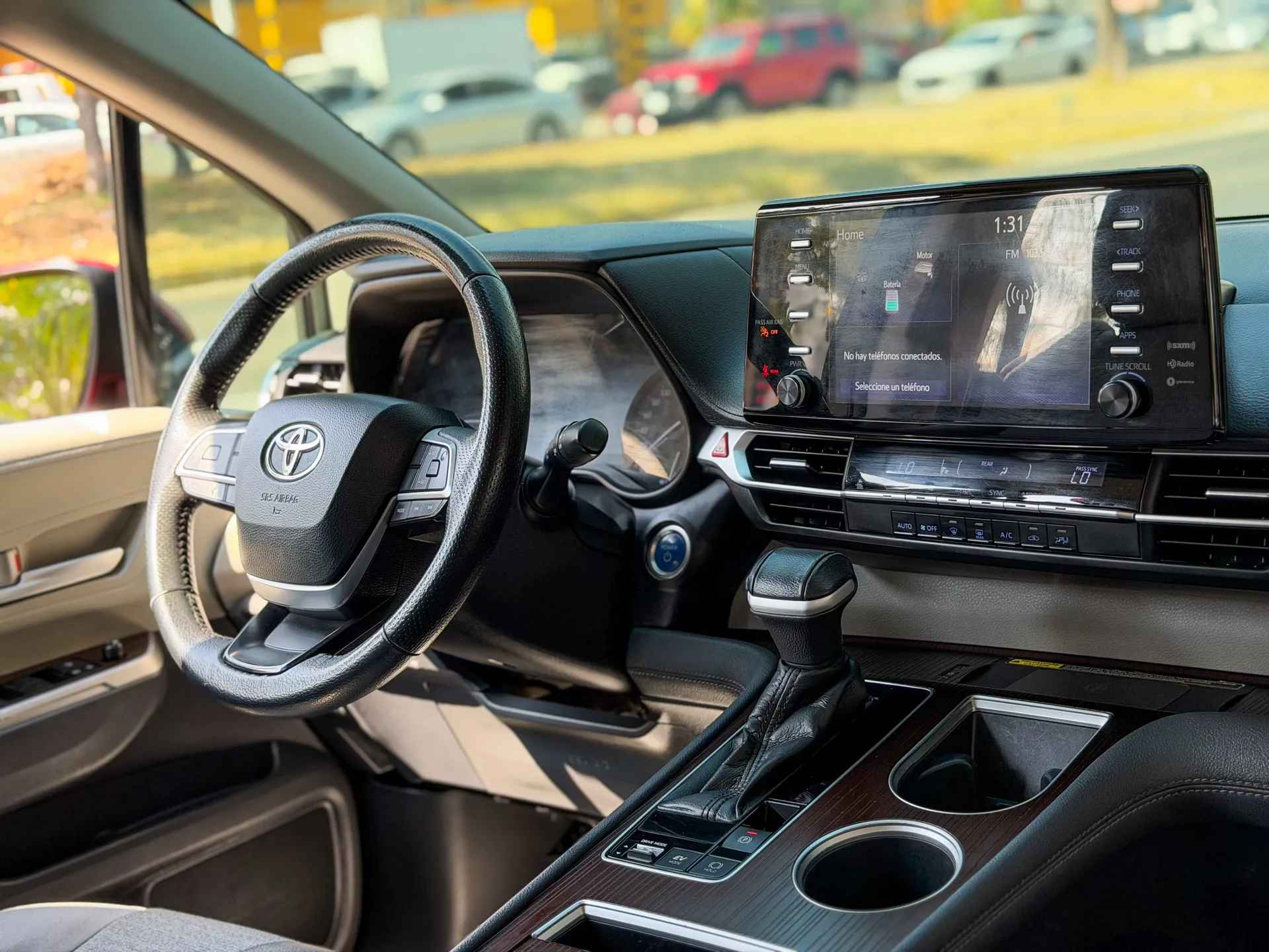 Car image 16
