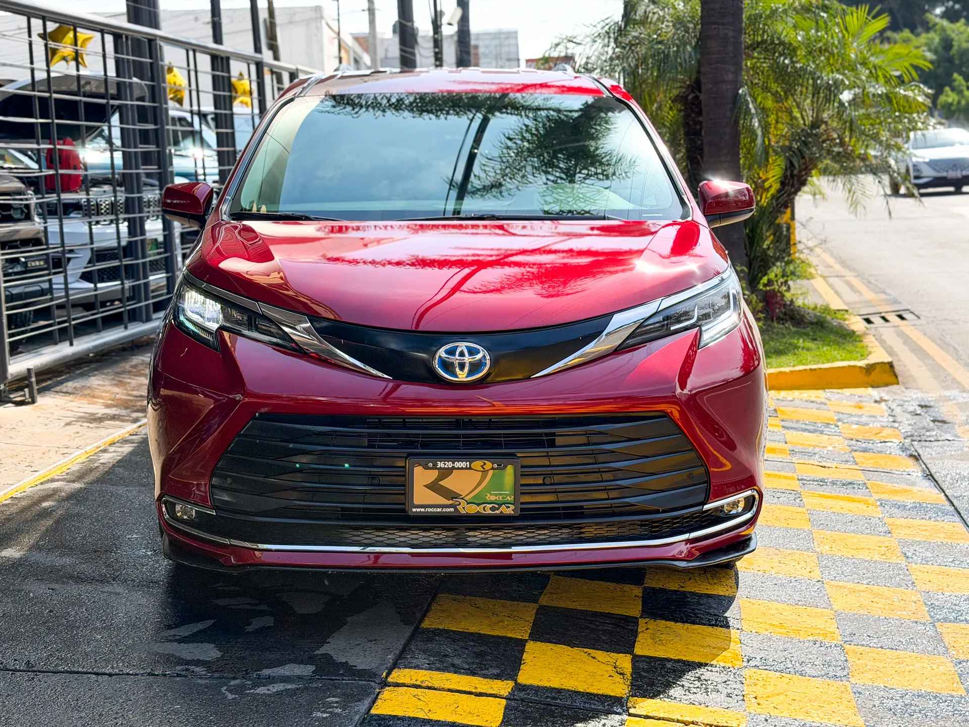 Car image 3
