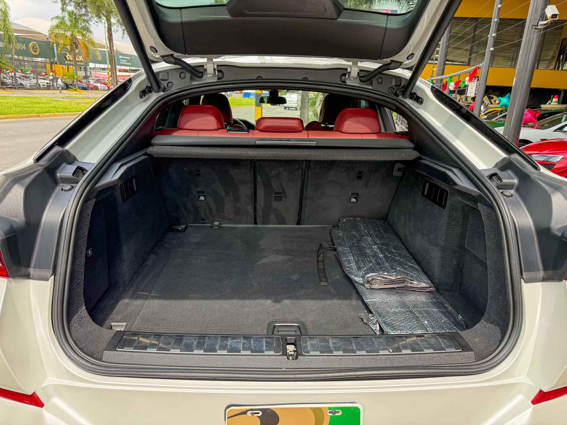 Car image 10
