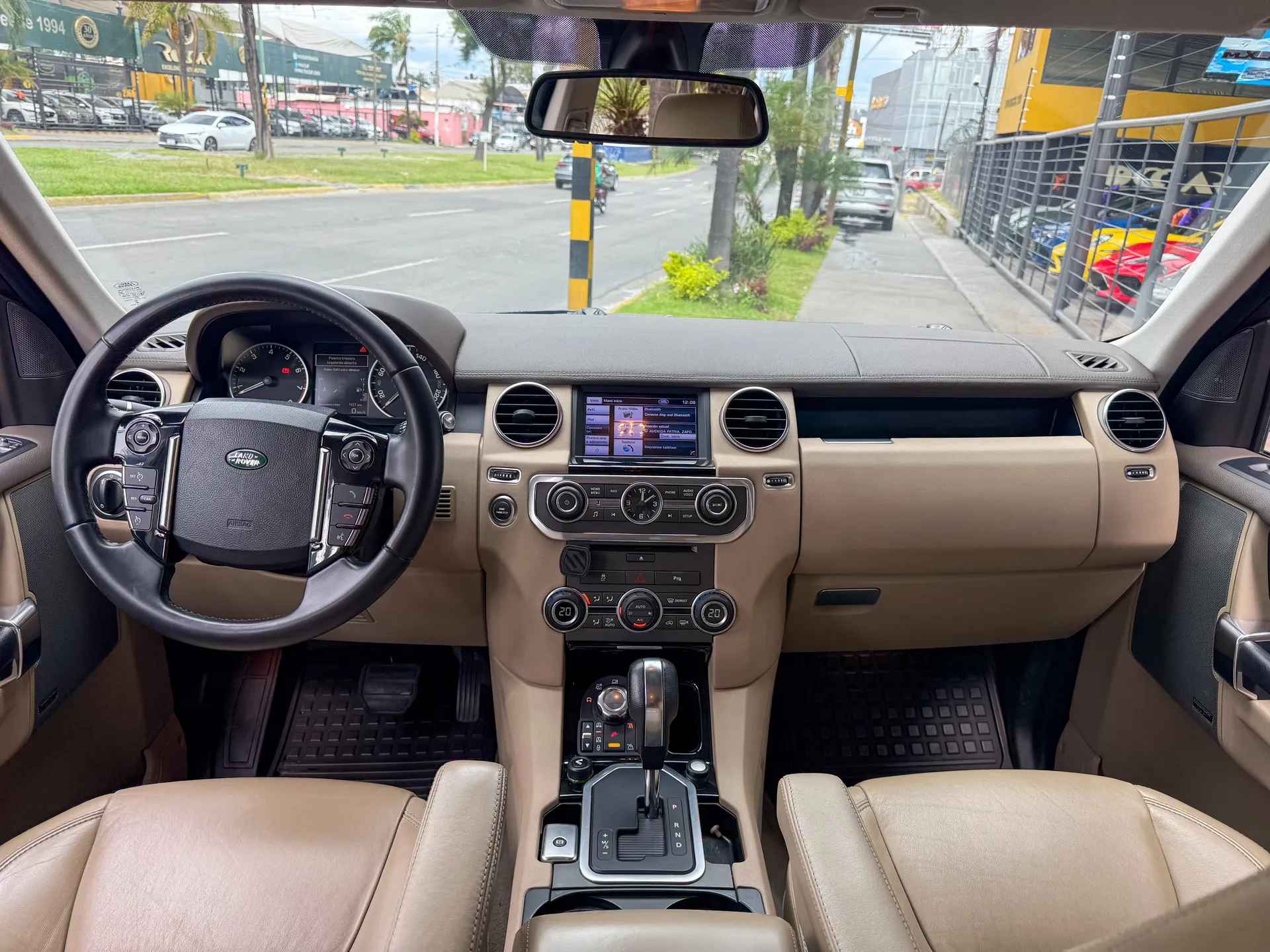 Car image 11