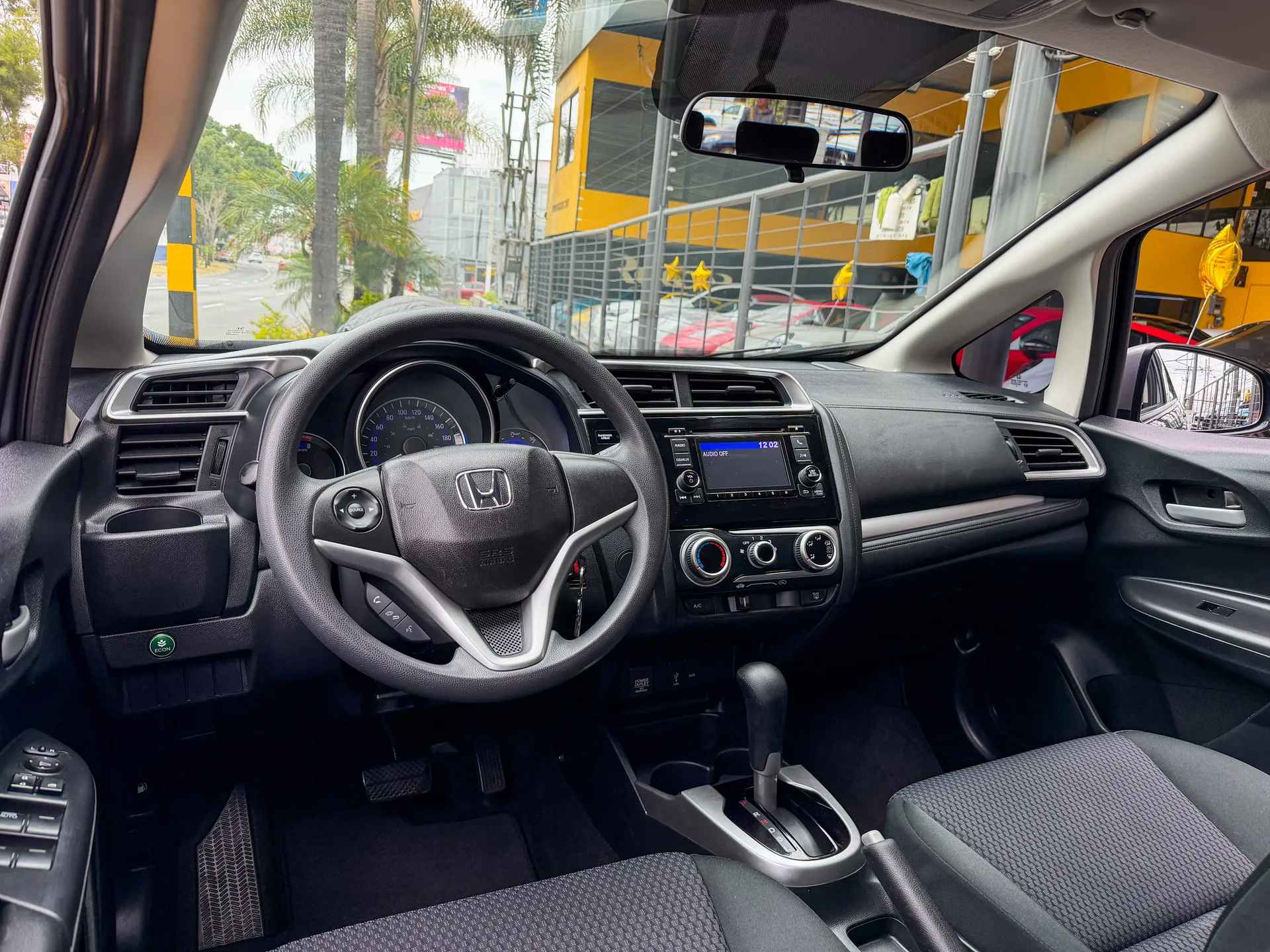 Car image 9