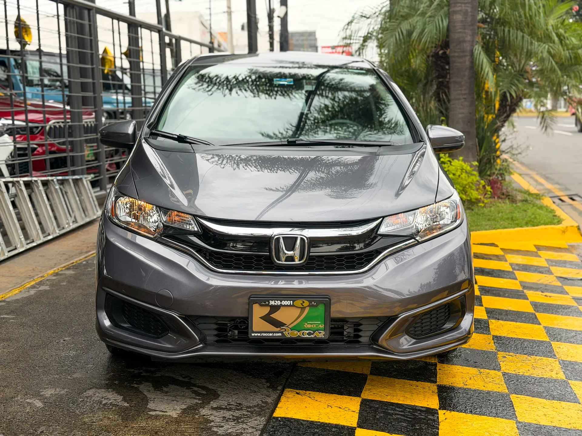 Car image 3