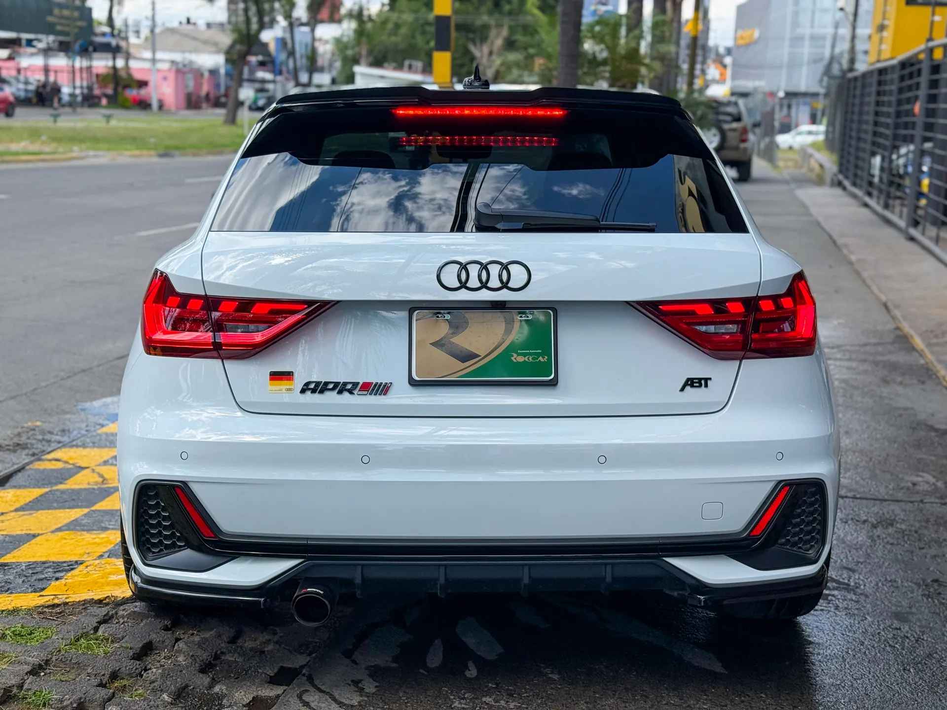 Car image 8