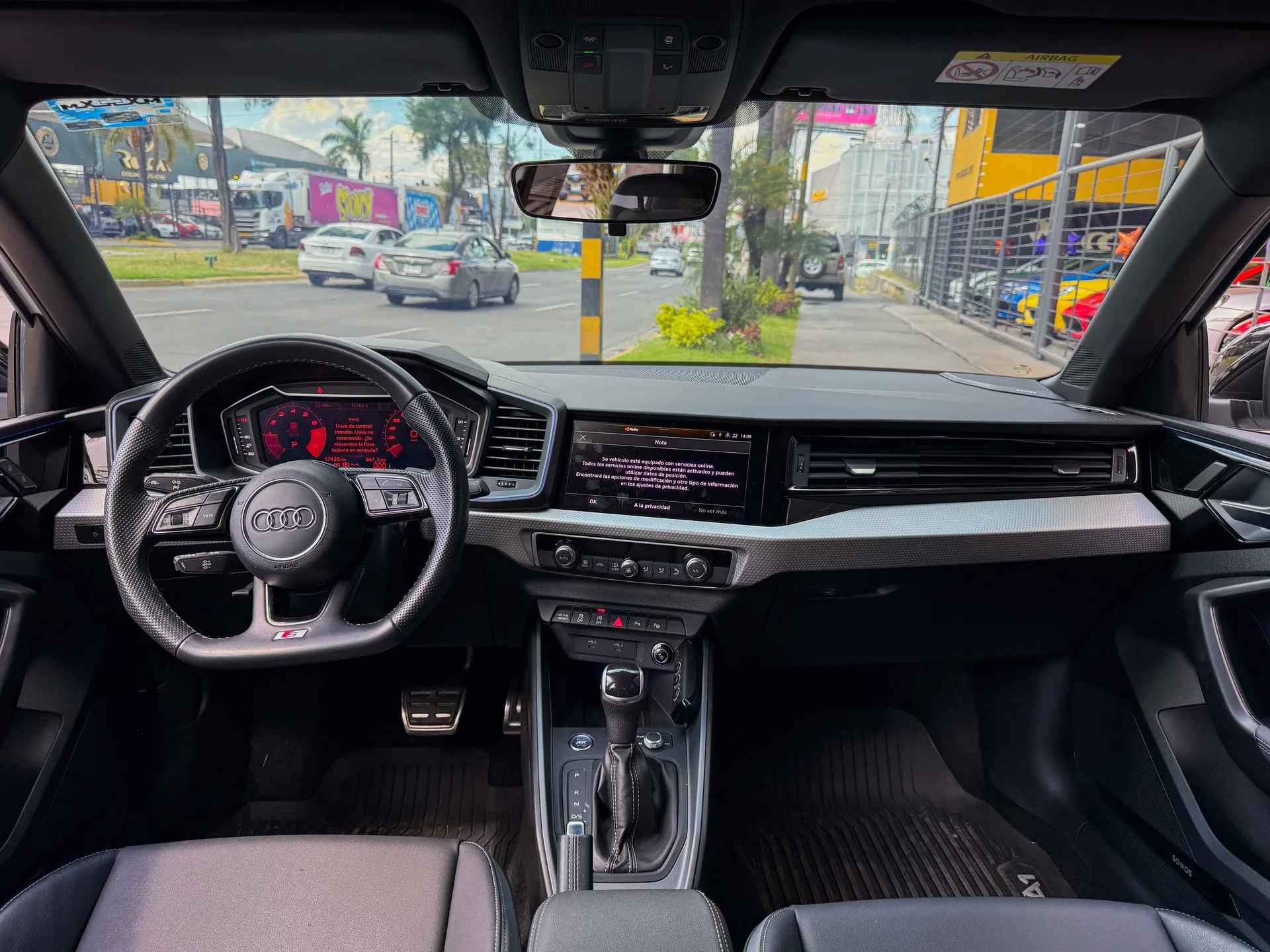 Car image 11