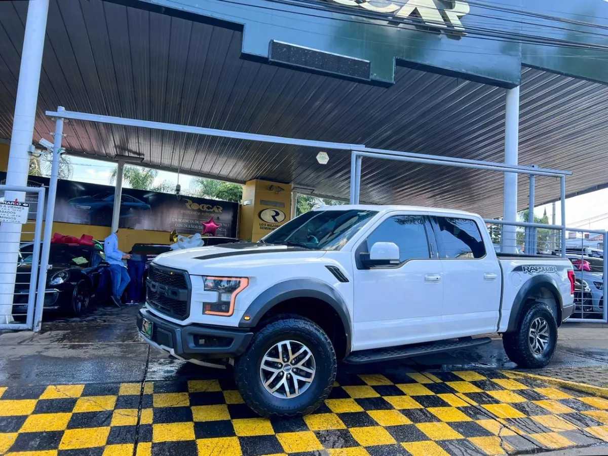 Ford Lobo