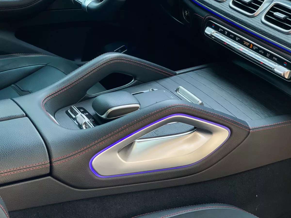 Car image 15