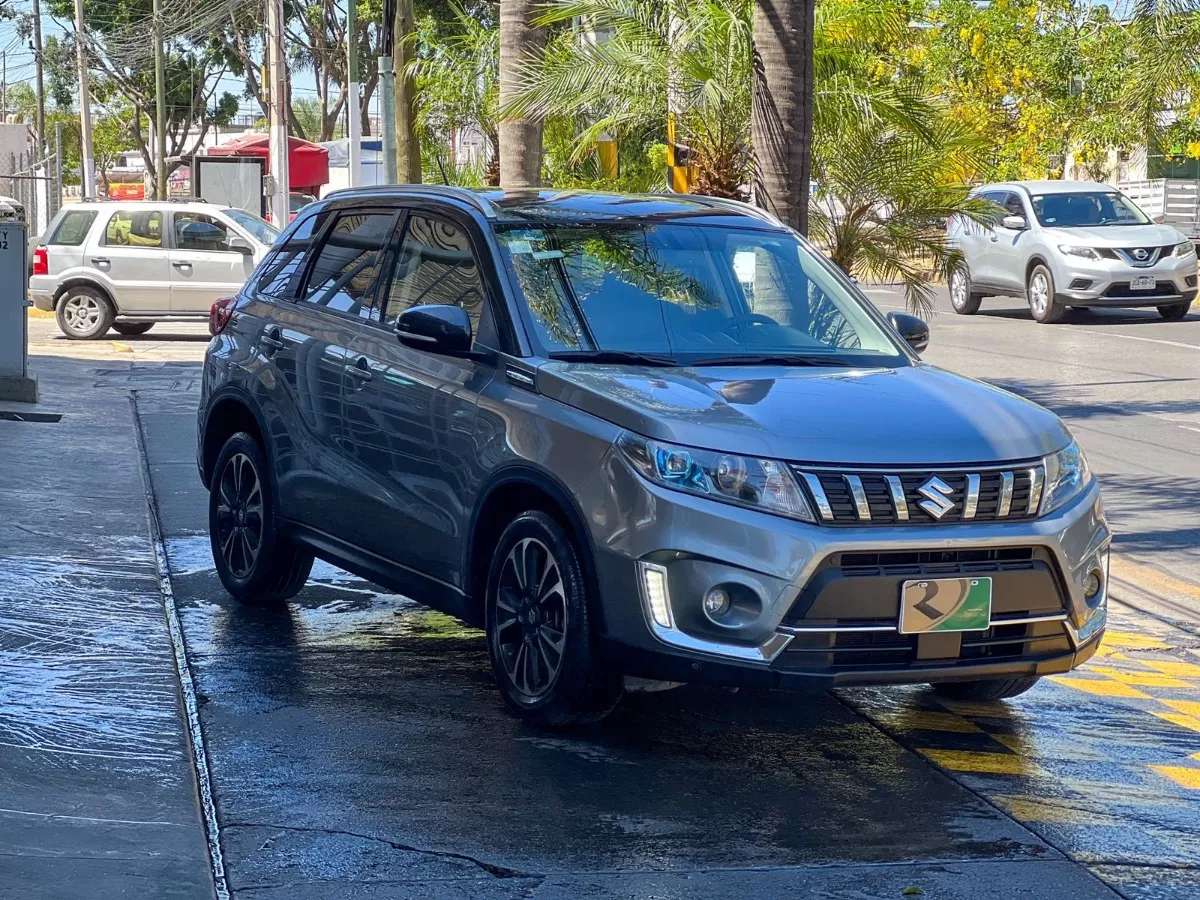 Car image 4