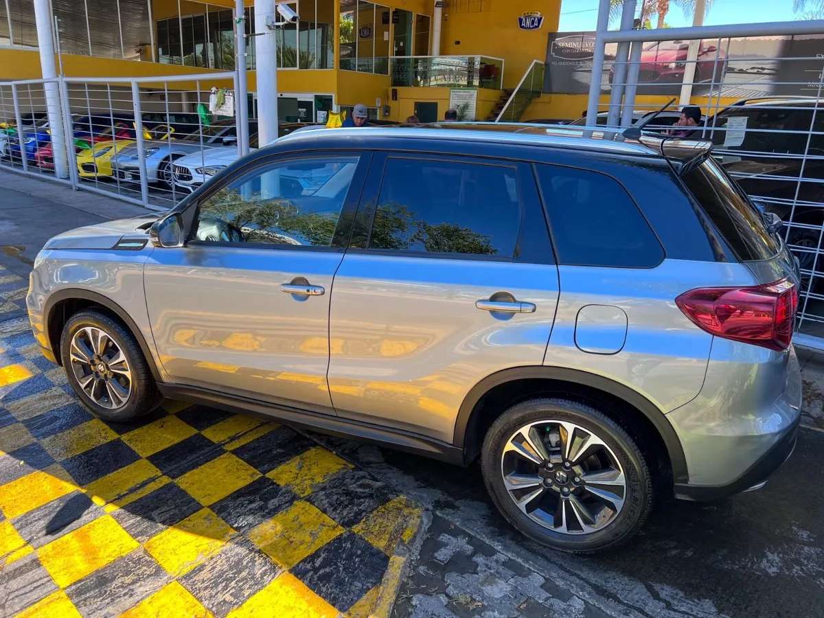 Car image 5