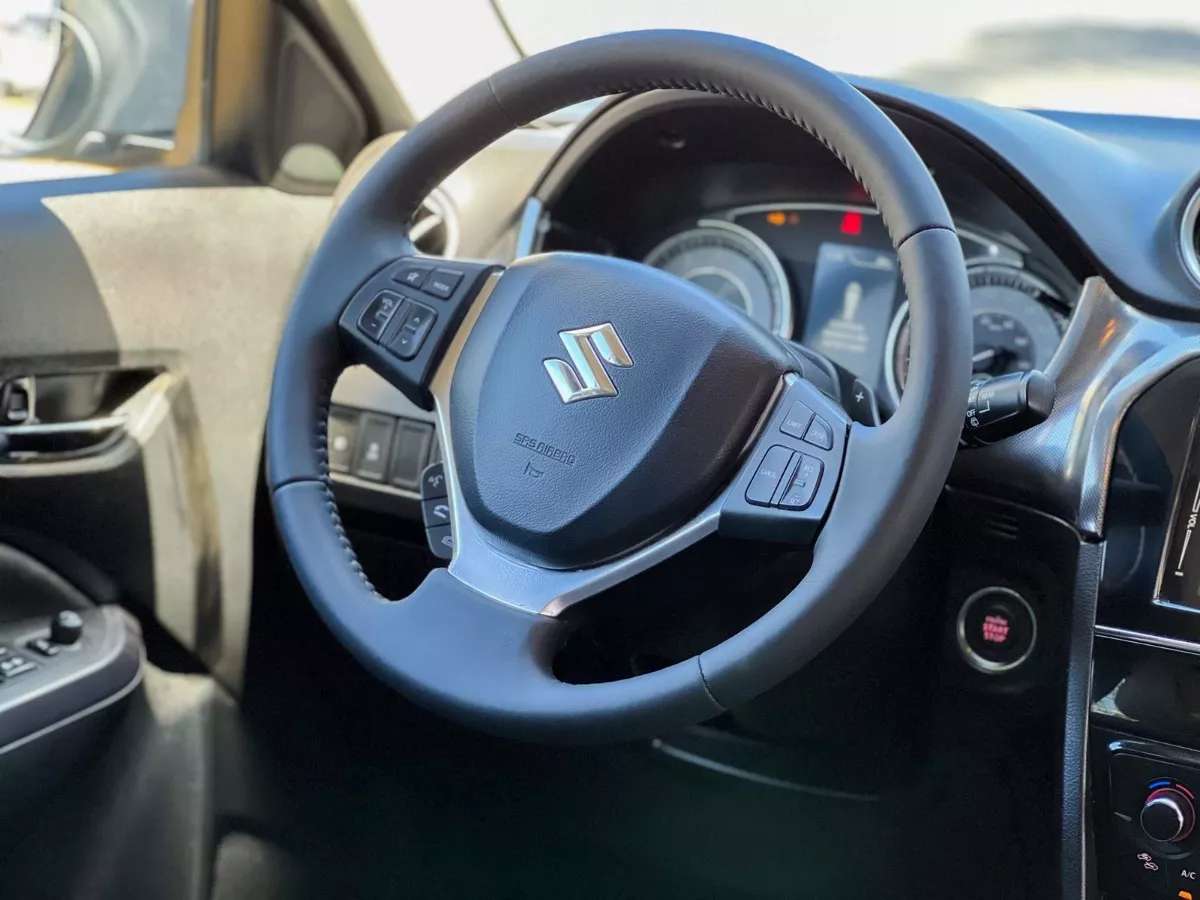 Car image 9