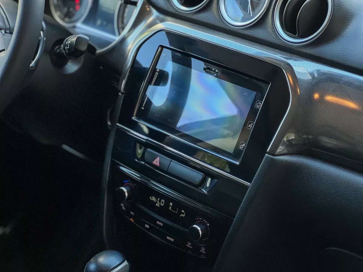 Car image 11