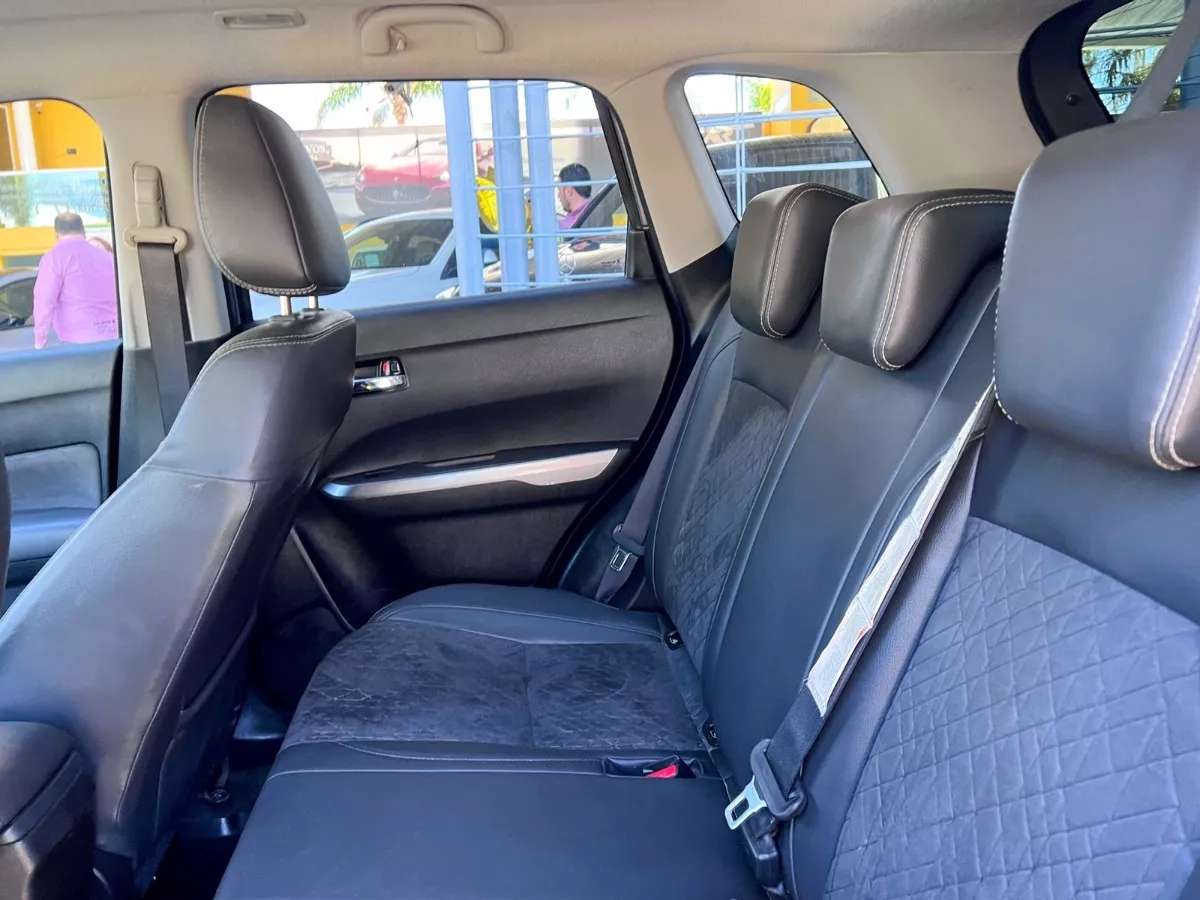 Car image 13