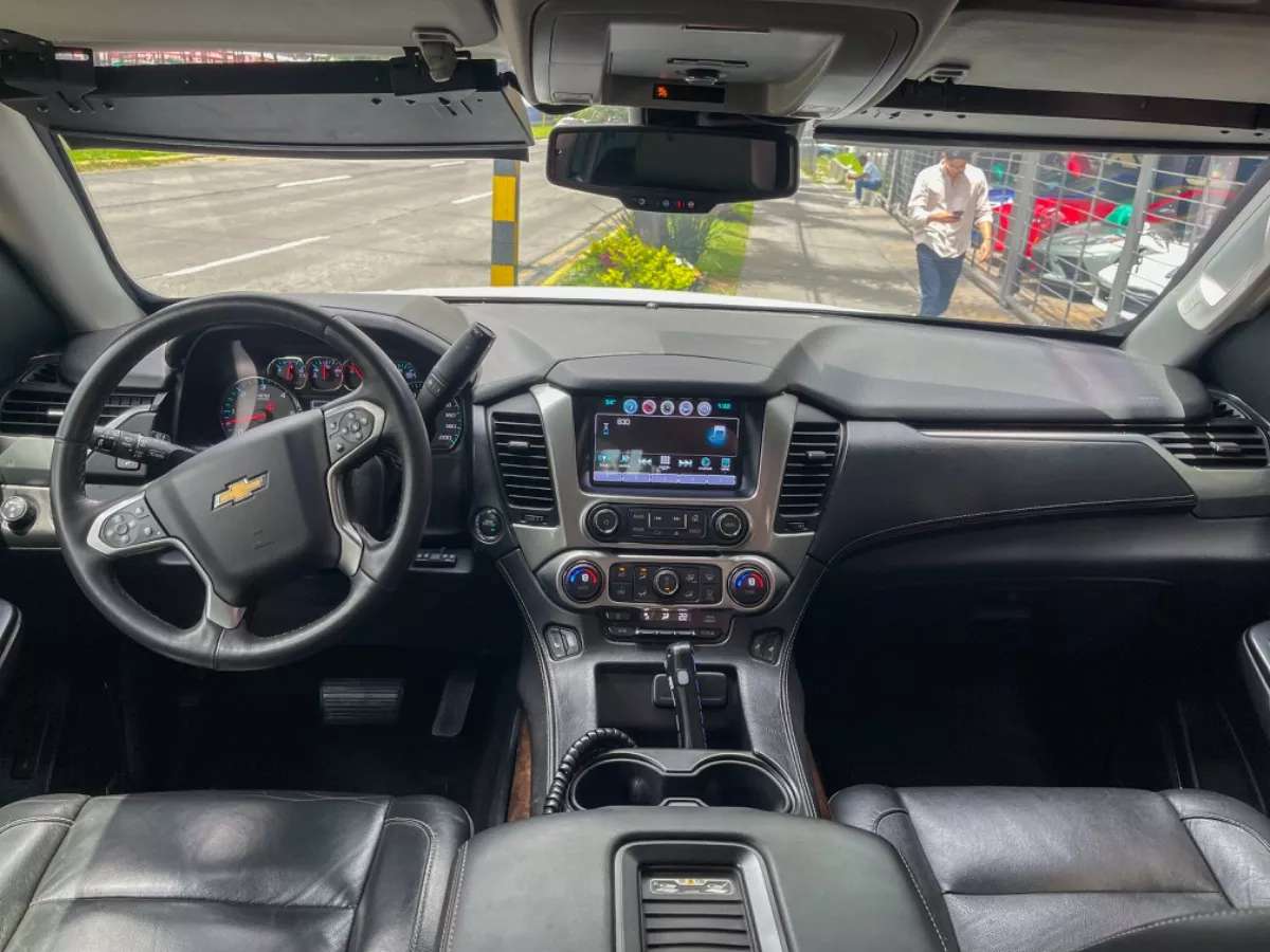 Car image 9