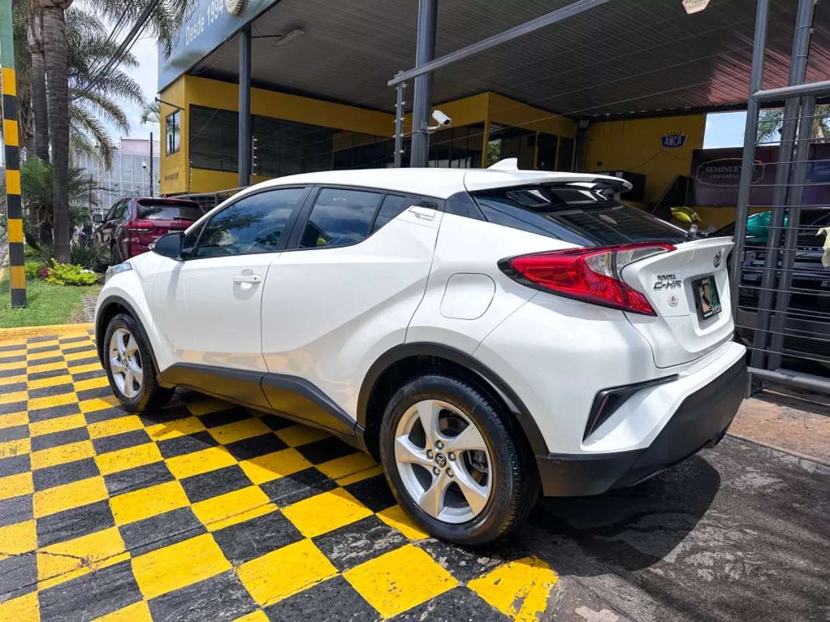 Car image 5