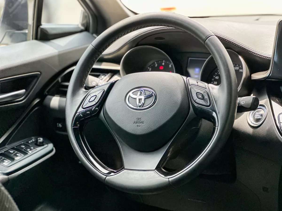 Car image 10