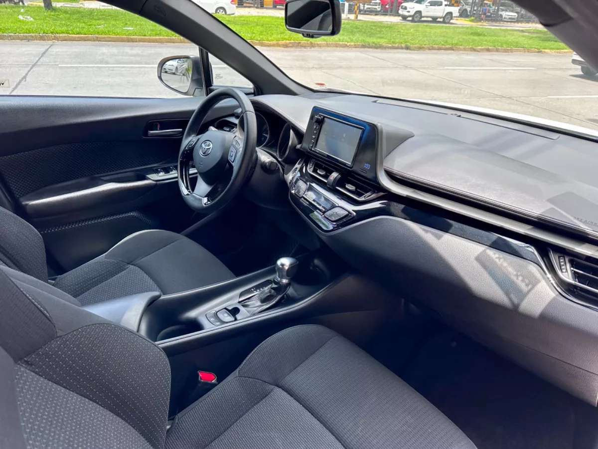 Car image 11