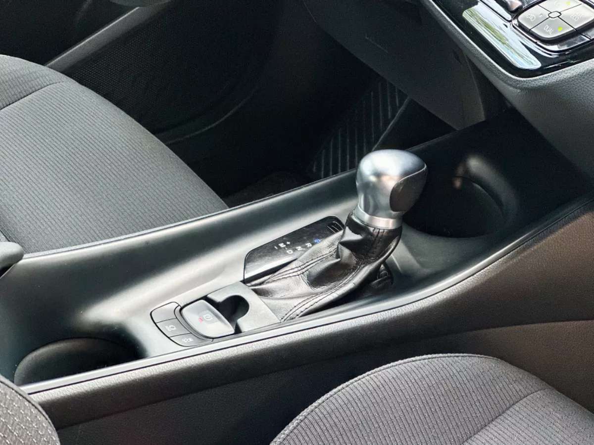 Car image 12